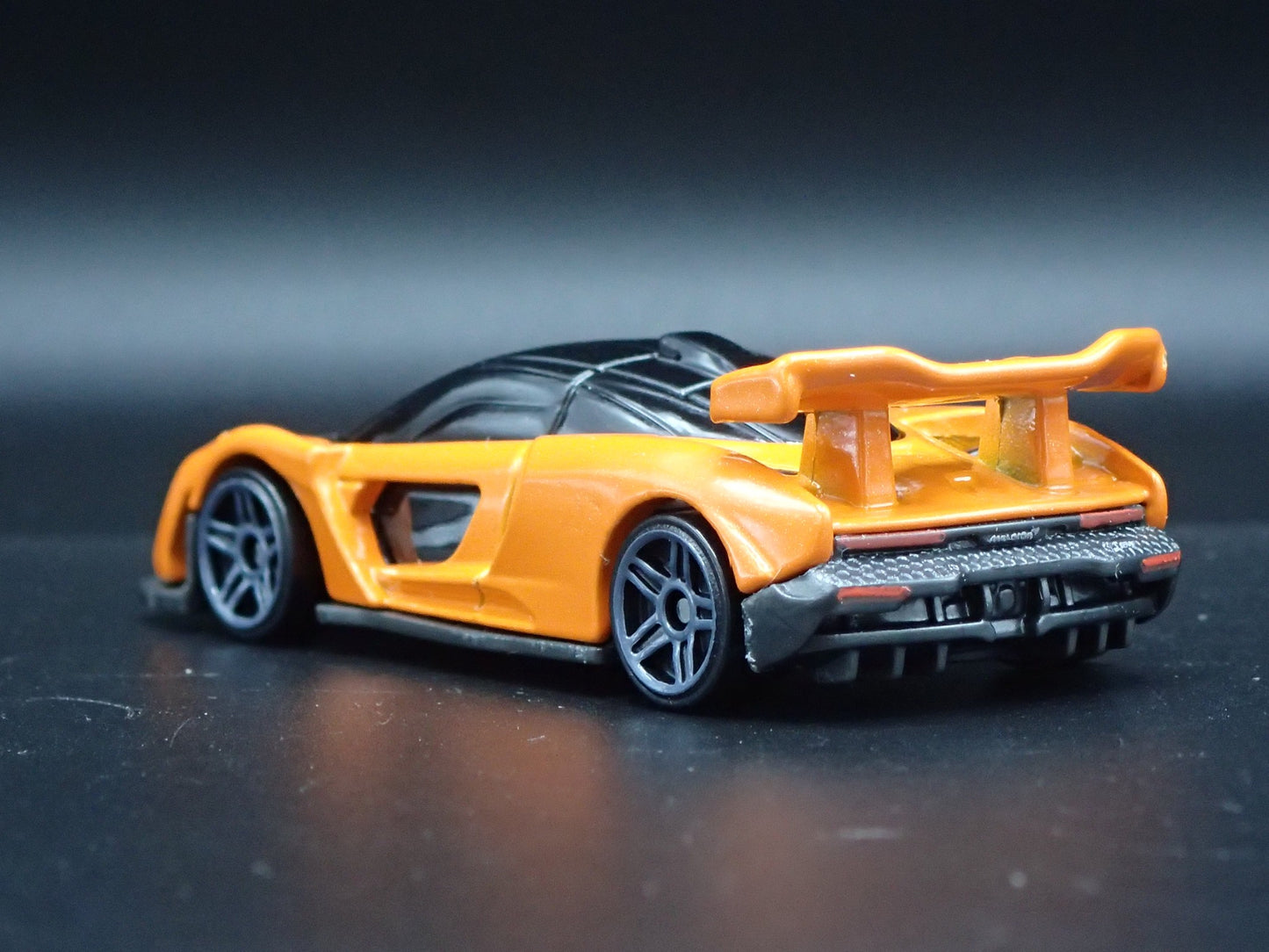 2018-2025 MCLAREN SENNA SUPER CAR ORANGE 1:64 SCALE DIORAMA DIECAST MODEL CAR