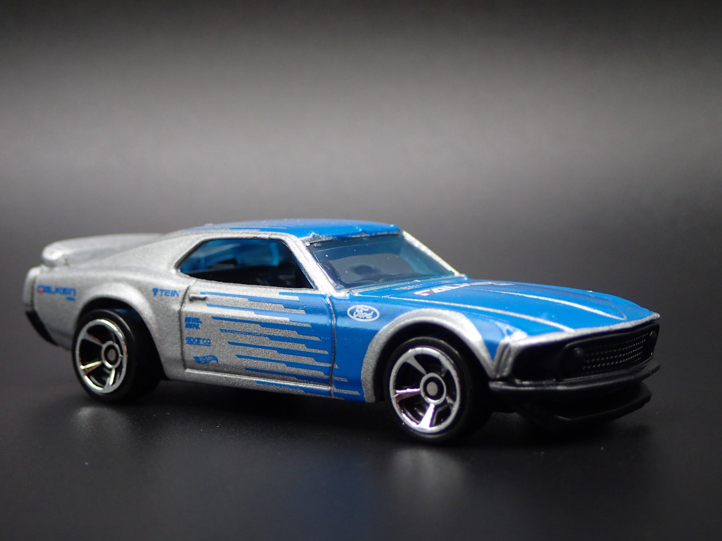 1969 69 FORD MUSTANG BOSS 302 FALKEN TIRES 1/64 SCALE DIORAMA DIECAST MODEL CAR