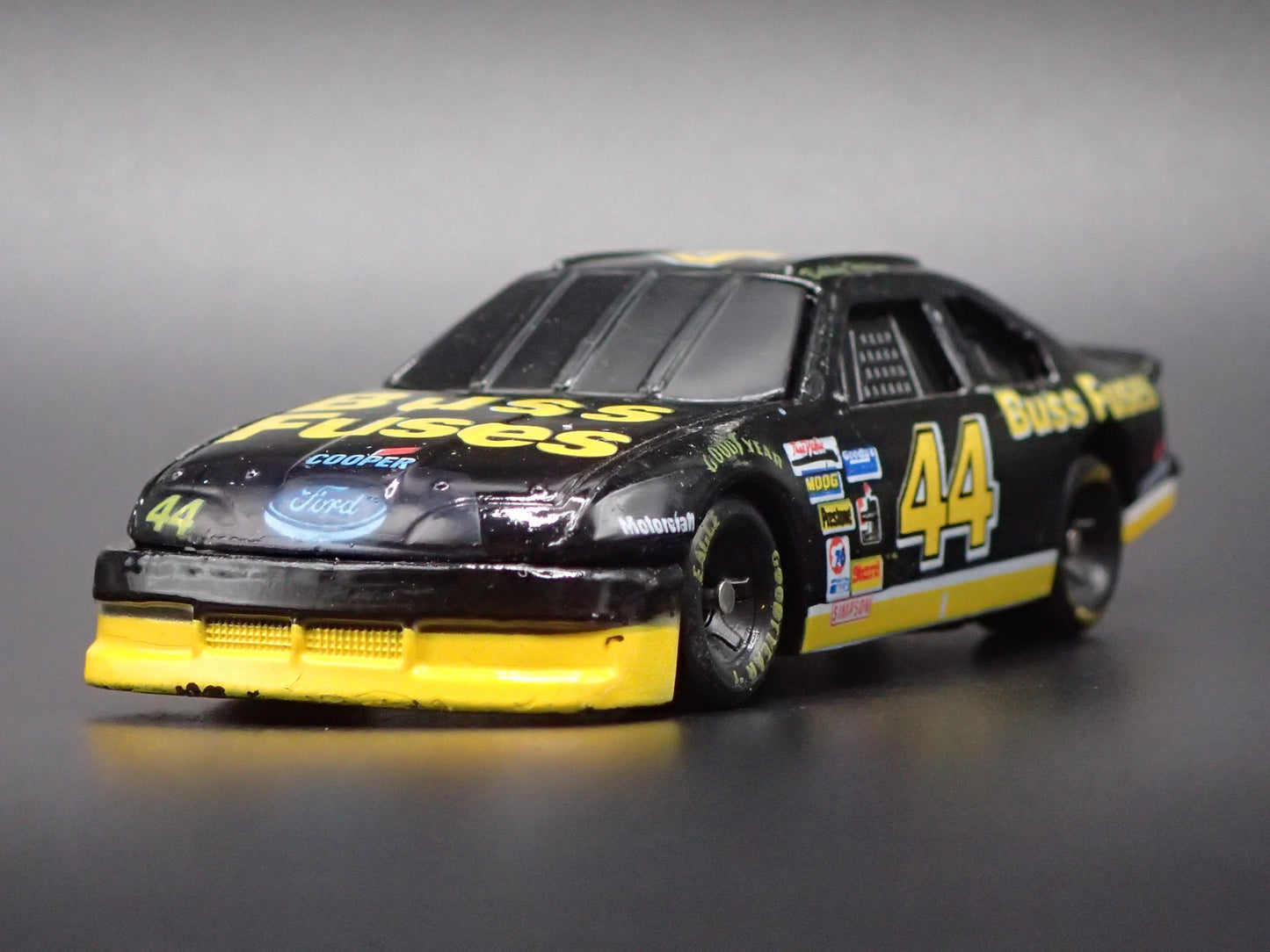 1999 94 FORD THUNDERBIRD #44 BOBBY HILLIN NASCAR 1:64 SCALE DIECAST MODEL CAR