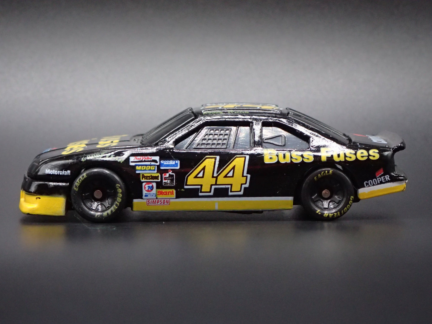 1999 94 FORD THUNDERBIRD #44 BOBBY HILLIN NASCAR 1:64 SCALE DIECAST MODEL CAR