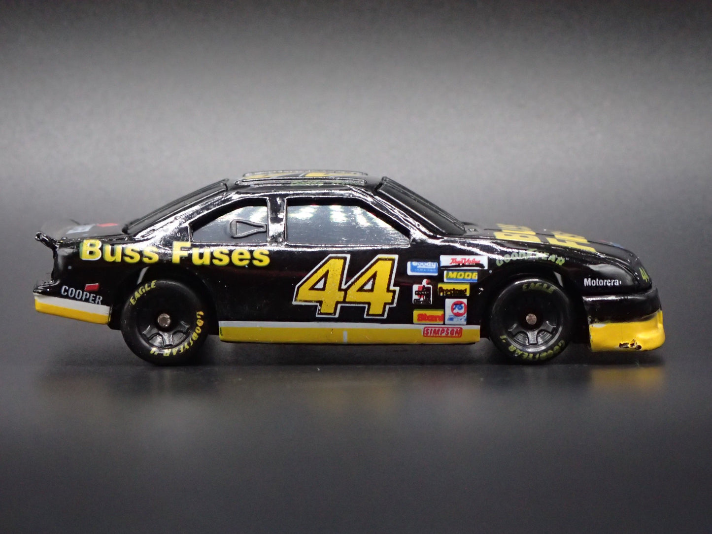 1999 94 FORD THUNDERBIRD #44 BOBBY HILLIN NASCAR 1:64 SCALE DIECAST MODEL CAR