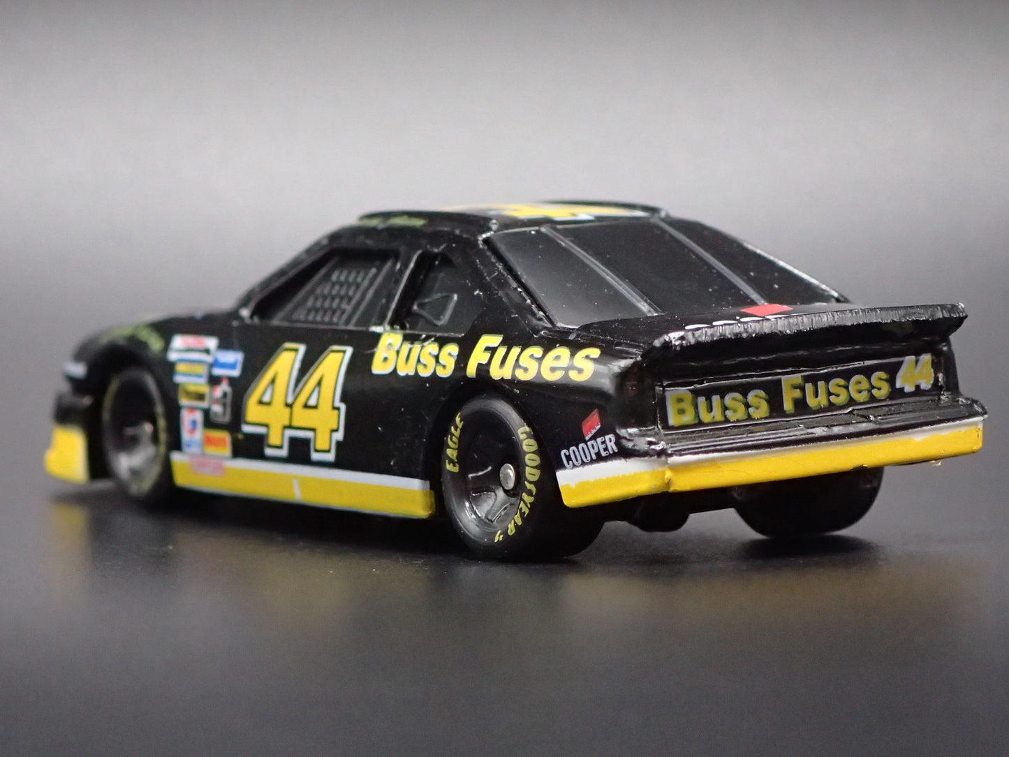 1999 94 FORD THUNDERBIRD #44 BOBBY HILLIN NASCAR 1:64 SCALE DIECAST MODEL CAR