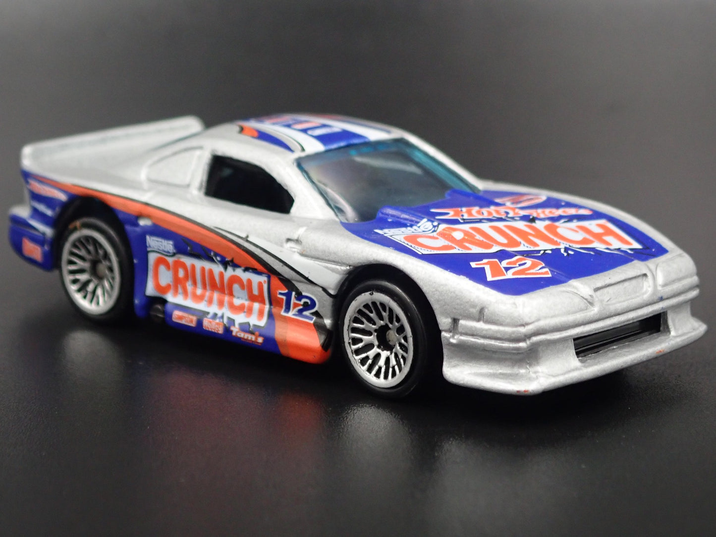 1996 96 FORD MUSTANG COBRA RACE CAR NESTLE CRUNCH  1:64 SCALE DIECAST MODEL CAR