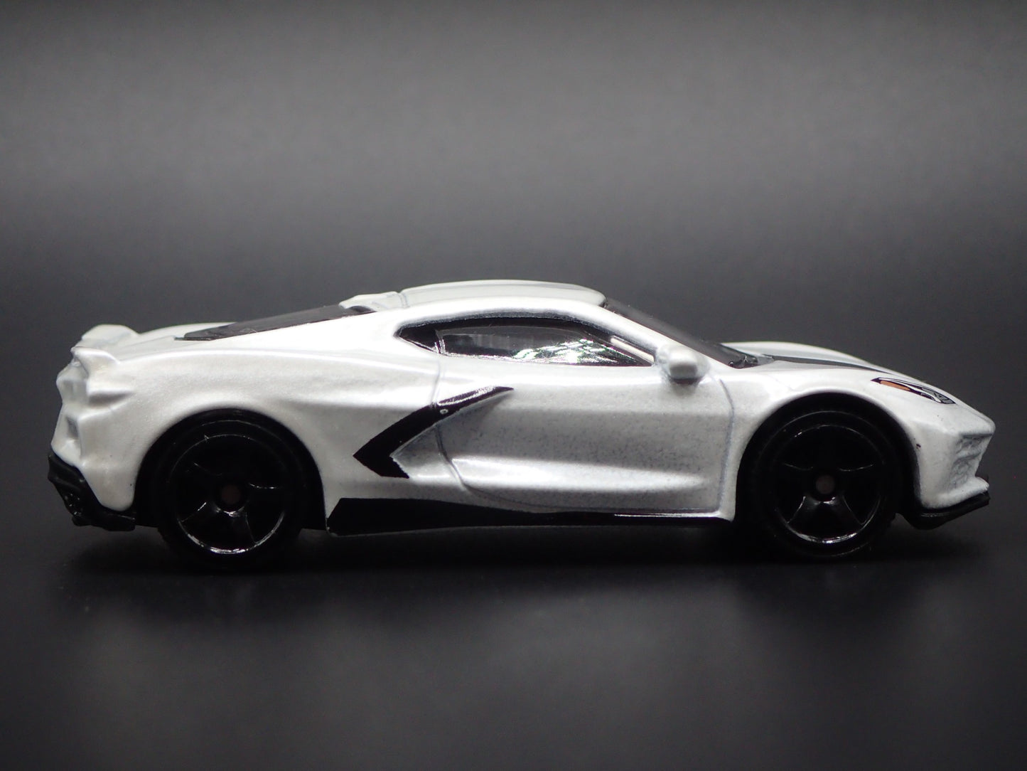 2020-2025 CHEVY CHEVROLET CORVETTE STINGRAY C8 WHIT 1:64 SCALE DIECAST MODEL CAR