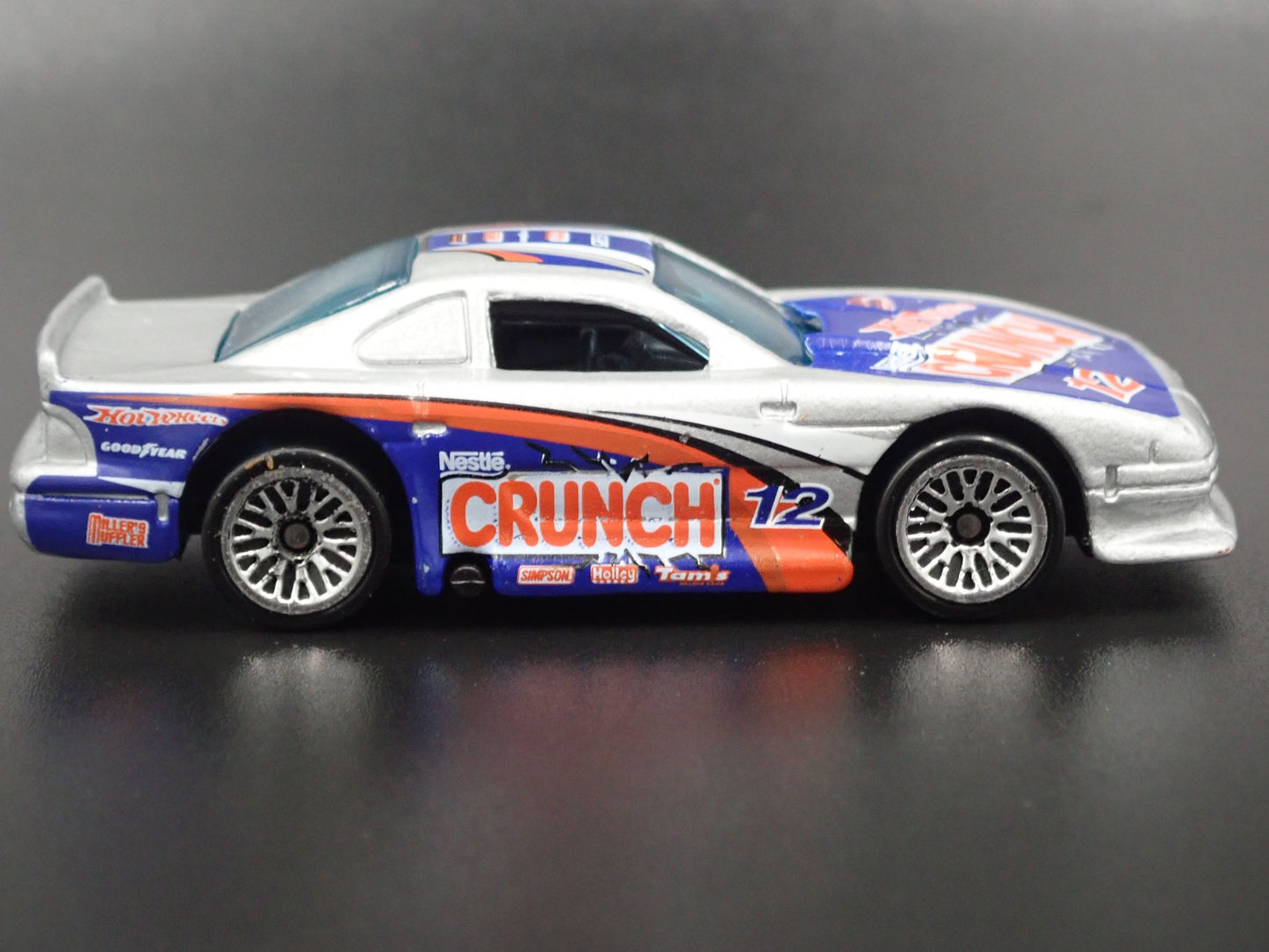 1996 96 FORD MUSTANG COBRA RACE CAR NESTLE CRUNCH  1:64 SCALE DIECAST MODEL CAR