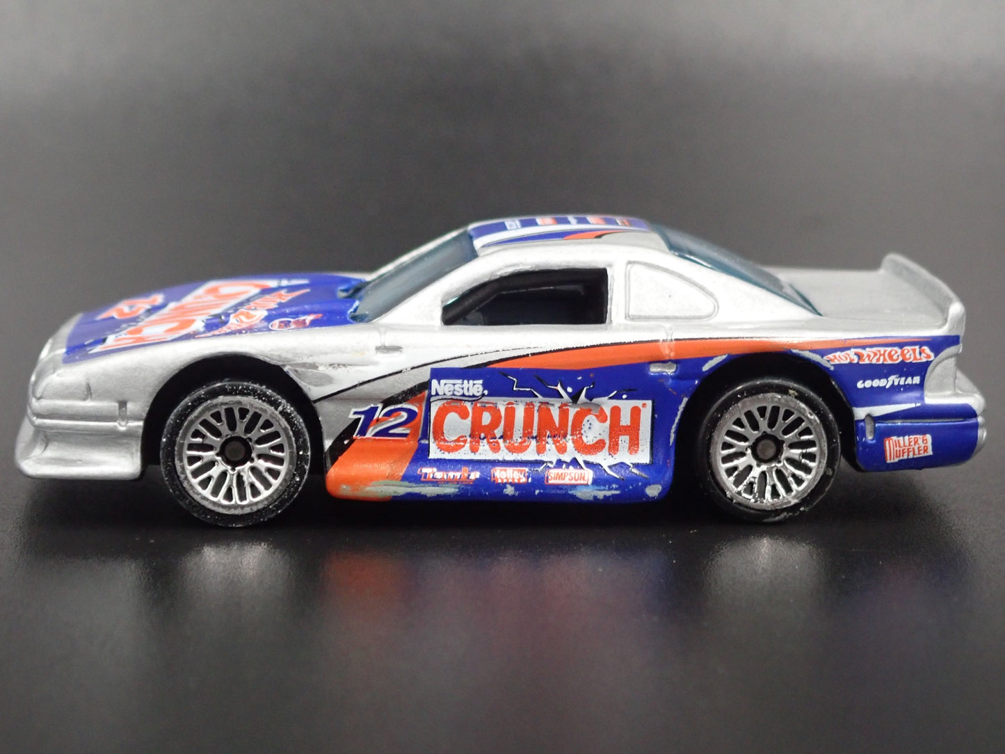 1996 96 FORD MUSTANG COBRA RACE CAR NESTLE CRUNCH  1:64 SCALE DIECAST MODEL CAR
