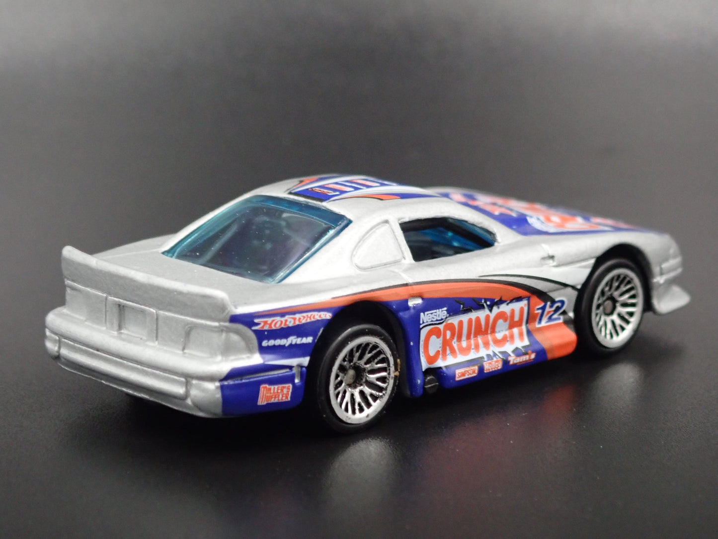 1996 96 FORD MUSTANG COBRA RACE CAR NESTLE CRUNCH  1:64 SCALE DIECAST MODEL CAR