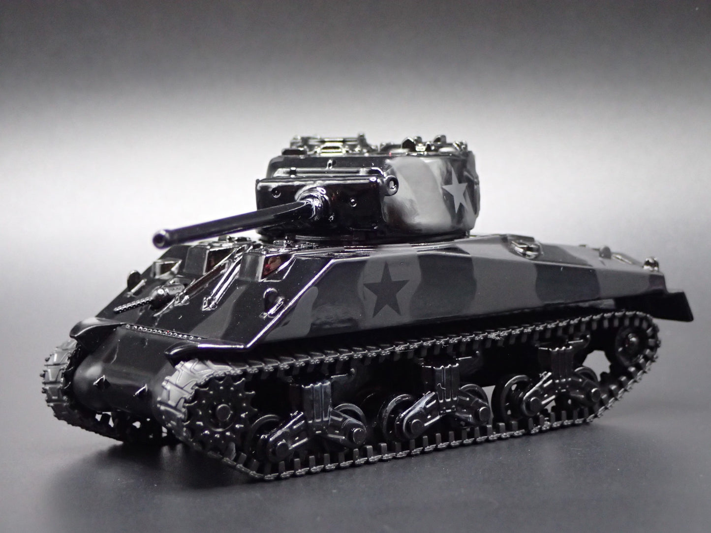 WWII M4 SHERMAN TANK 76 LONG BARREL 1:64 SCALE COLLECTIBLE DIECAST MODEL CAR