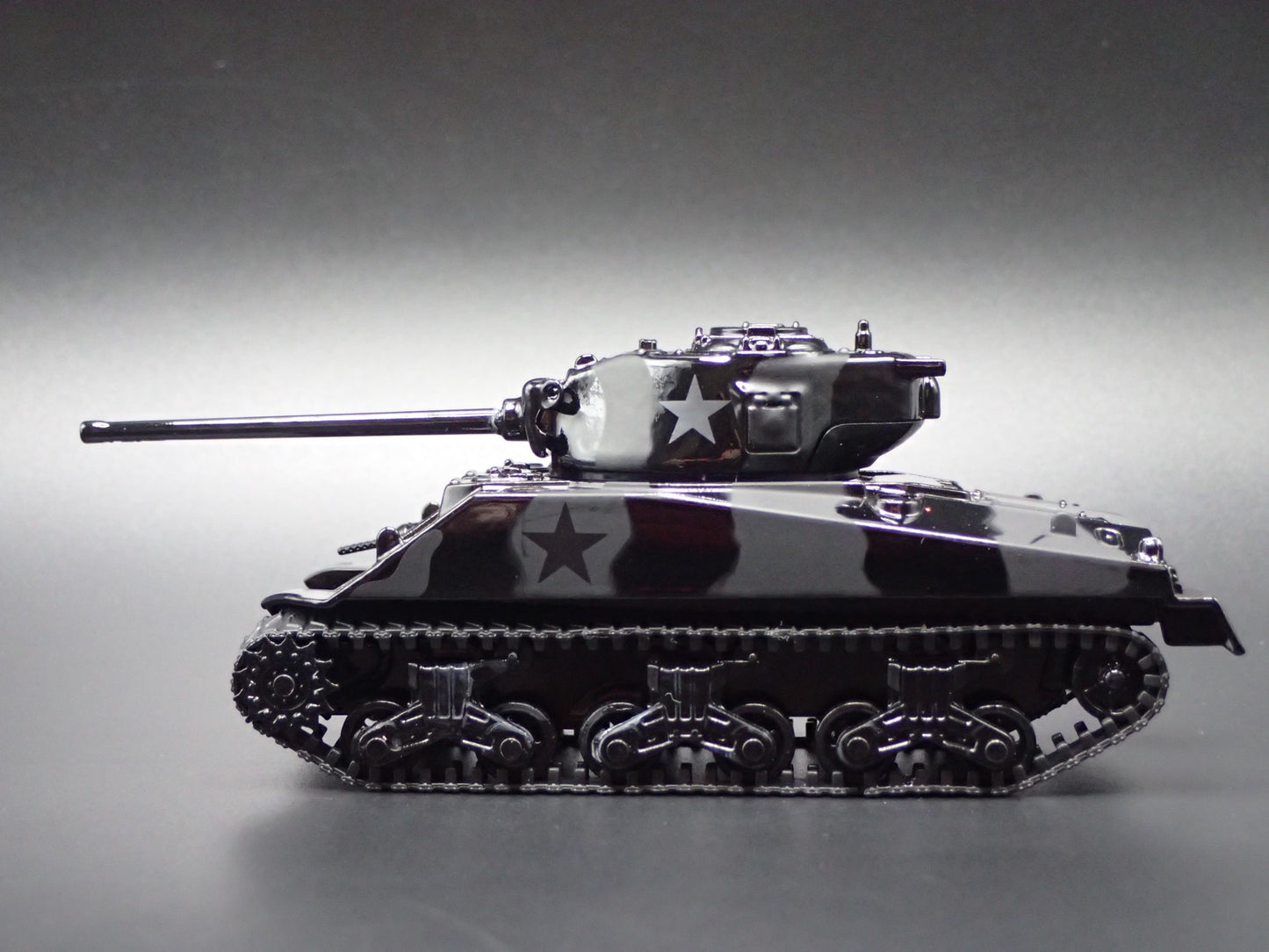 WWII M4 SHERMAN TANK 76 LONG BARREL 1:64 SCALE COLLECTIBLE DIECAST MODEL CAR