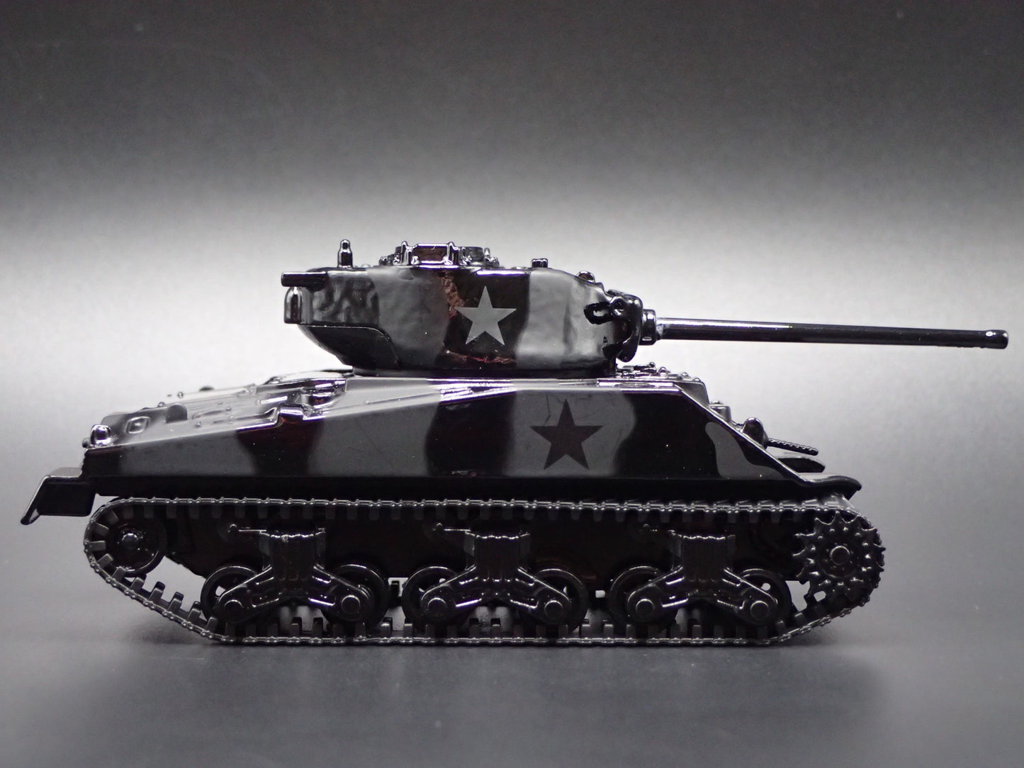 WWII M4 SHERMAN TANK 76 LONG BARREL 1:64 SCALE COLLECTIBLE DIECAST MODEL CAR