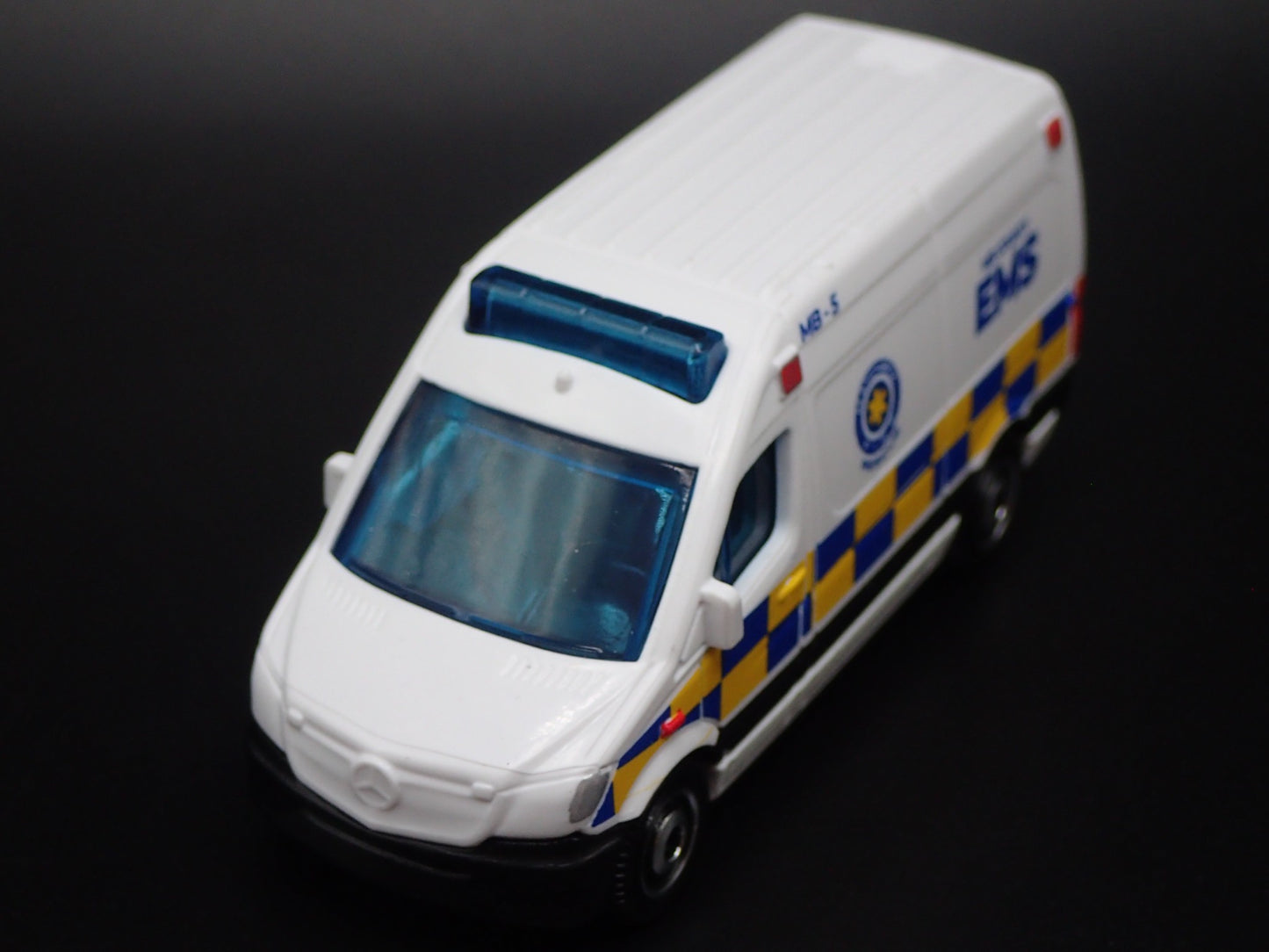 MERCEDES BENZ SPRINTER VAN EMS AMBULANCE 1/64 MB SCALE DIORAMA DIECAST MODEL CAR