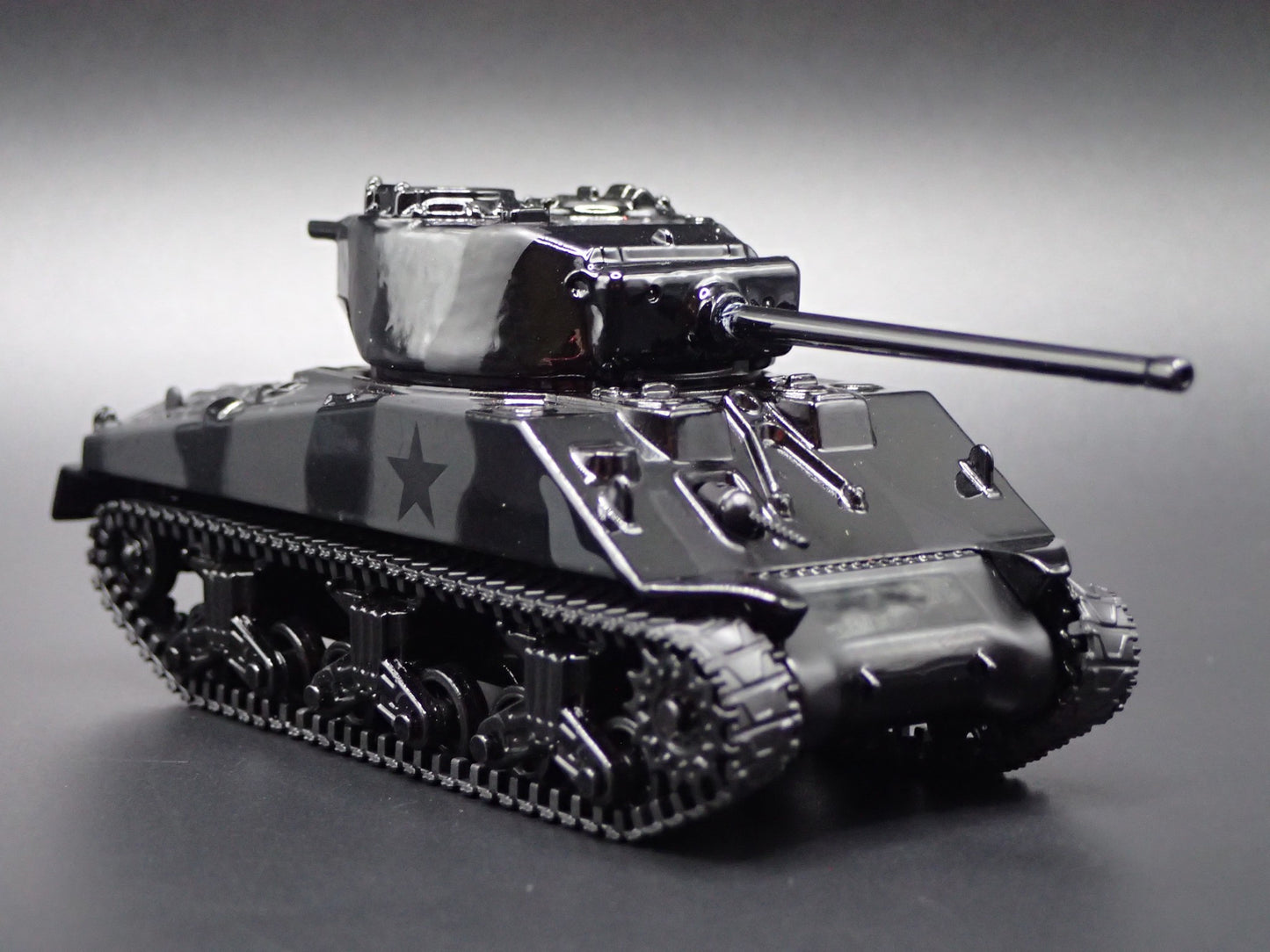 WWII M4 SHERMAN TANK 76 LONG BARREL 1:64 SCALE COLLECTIBLE DIECAST MODEL CAR