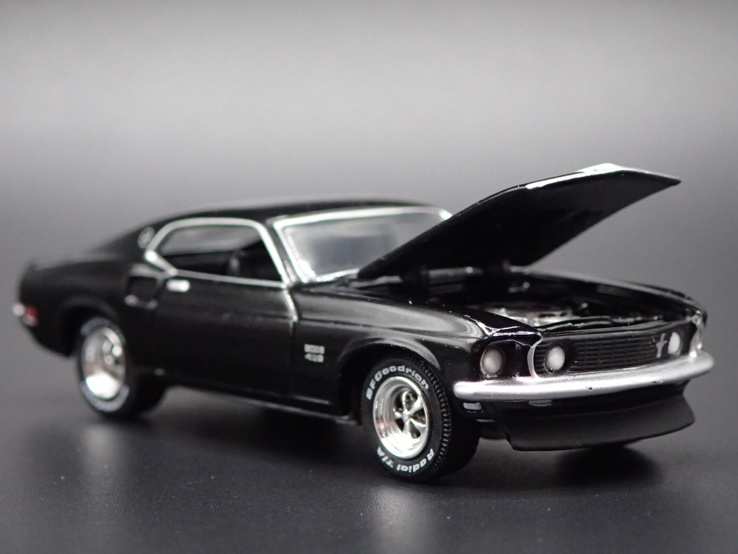 1969 FORD MUSTANG BOSS 429 RARE 1:64 SCALE COLLECTIBLE DIORAMA DIECAST MODEL CAR