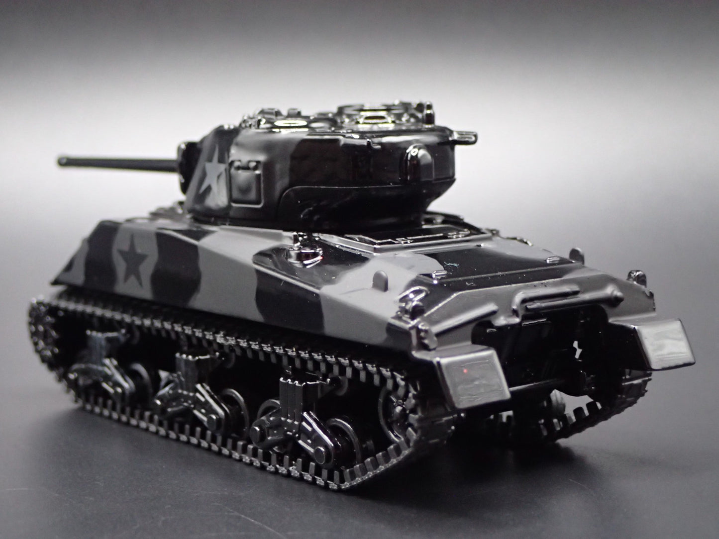 WWII M4 SHERMAN TANK 76 LONG BARREL 1:64 SCALE COLLECTIBLE DIECAST MODEL CAR