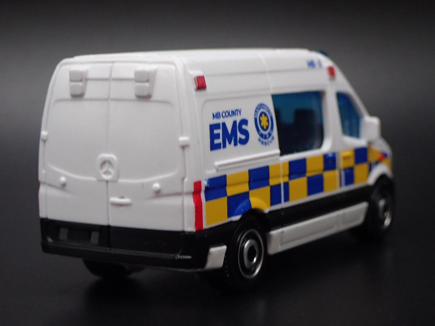 MERCEDES BENZ SPRINTER VAN EMS AMBULANCE 1/64 MB SCALE DIORAMA DIECAST MODEL CAR