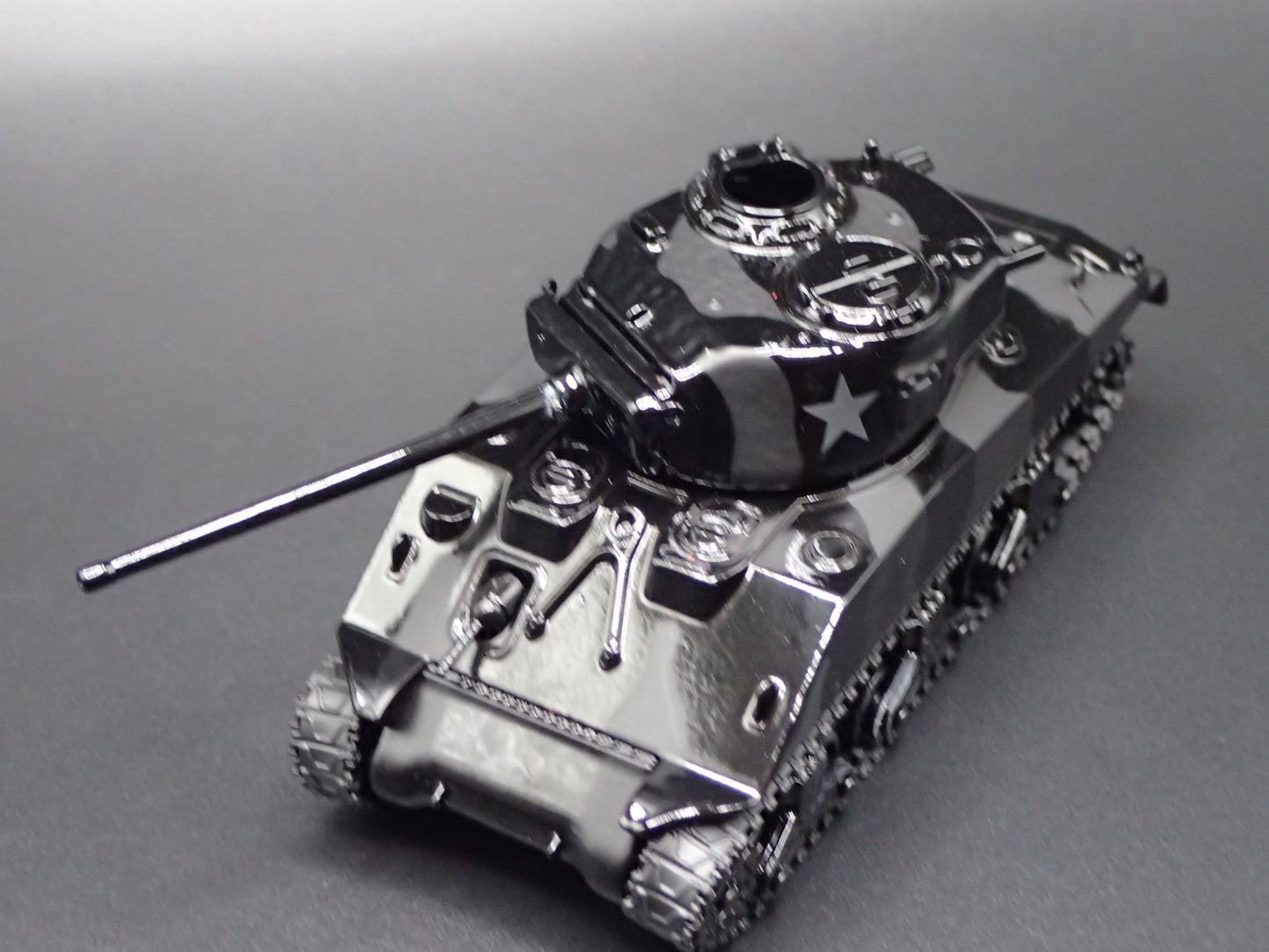 WWII M4 SHERMAN TANK 76 LONG BARREL 1:64 SCALE COLLECTIBLE DIECAST MODEL CAR