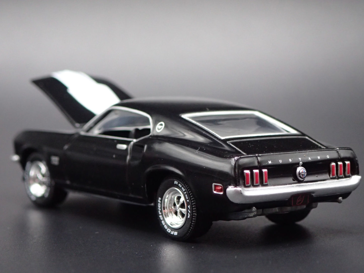 1969 FORD MUSTANG BOSS 429 RARE 1:64 SCALE COLLECTIBLE DIORAMA DIECAST MODEL CAR