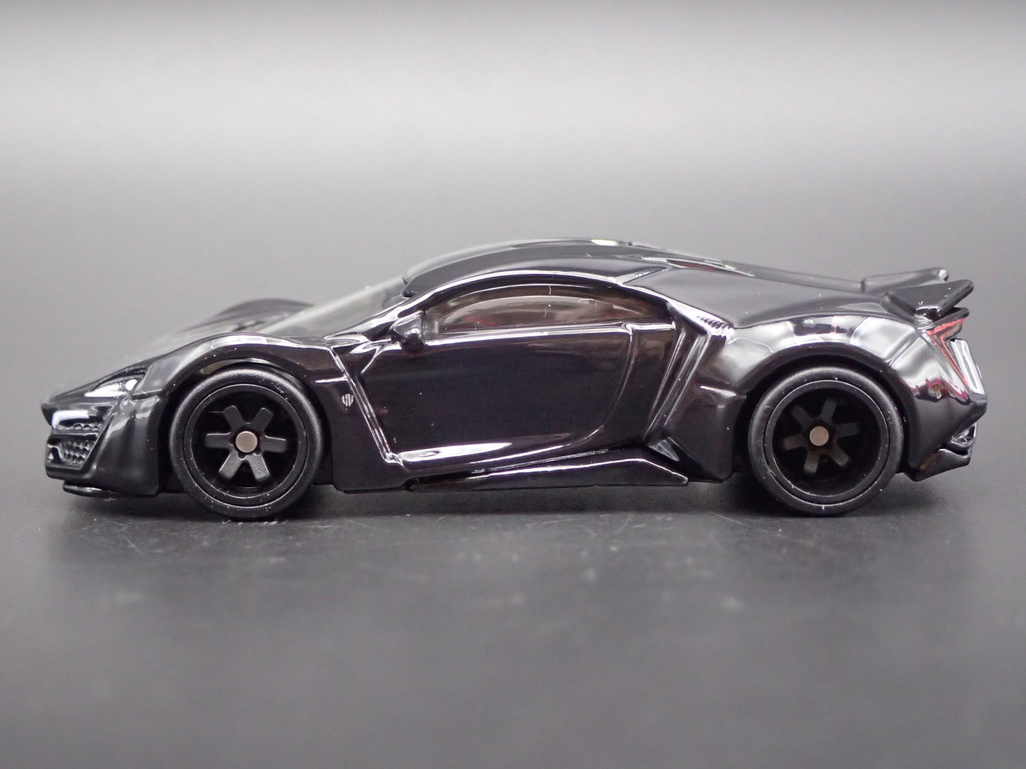 2014-2018 W MOTORS LYKAN HYPERSPORT SUPER CAR BLACK 1:64 SCALE DIECAST MODEL CAR