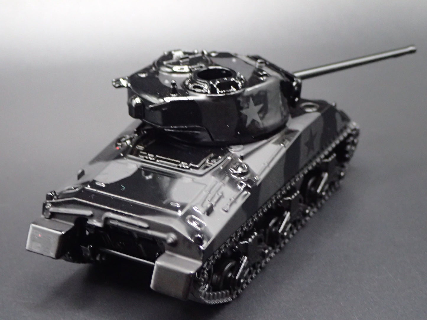 WWII M4 SHERMAN TANK 76 LONG BARREL 1:64 SCALE COLLECTIBLE DIECAST MODEL CAR