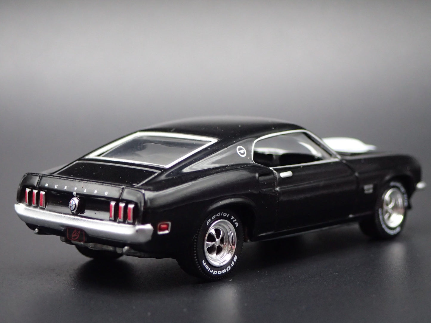 1969 FORD MUSTANG BOSS 429 RARE 1:64 SCALE COLLECTIBLE DIORAMA DIECAST MODEL CAR