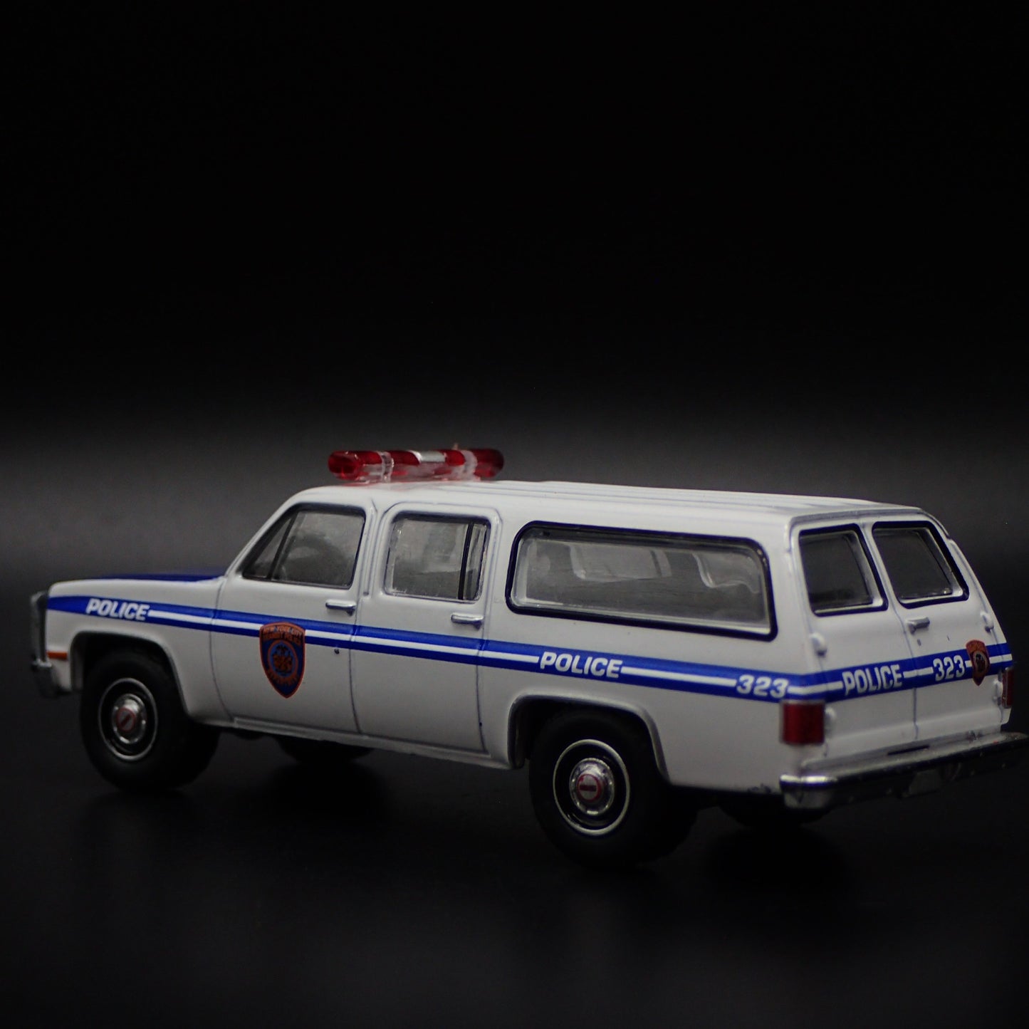 1973-1991 GMC SUBURBAN 2500 NYPD POLICE SQUAREBODY 1/64 SCALE DIECAST MODEL CAR