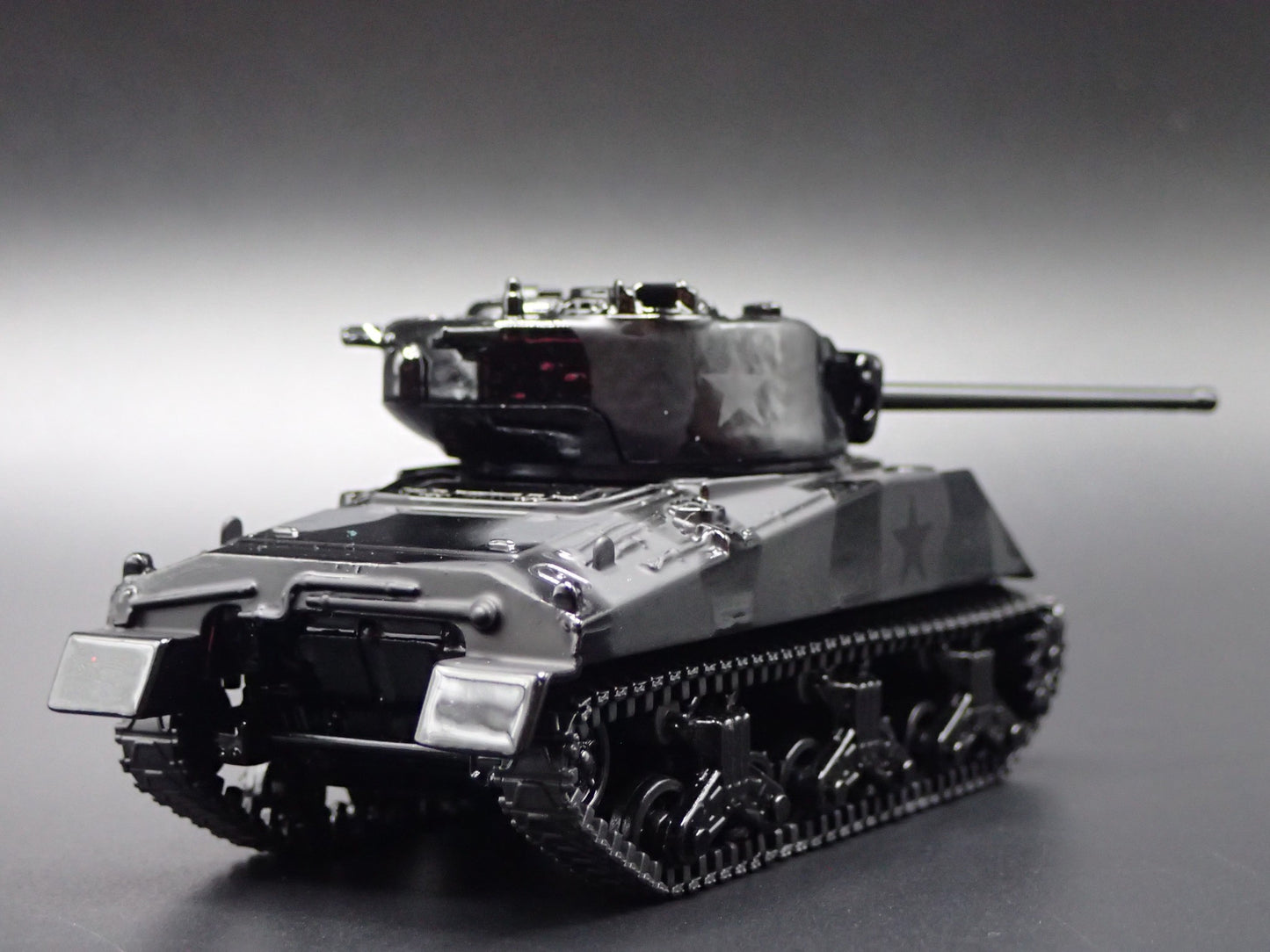 WWII M4 SHERMAN TANK 76 LONG BARREL 1:64 SCALE COLLECTIBLE DIECAST MODEL CAR