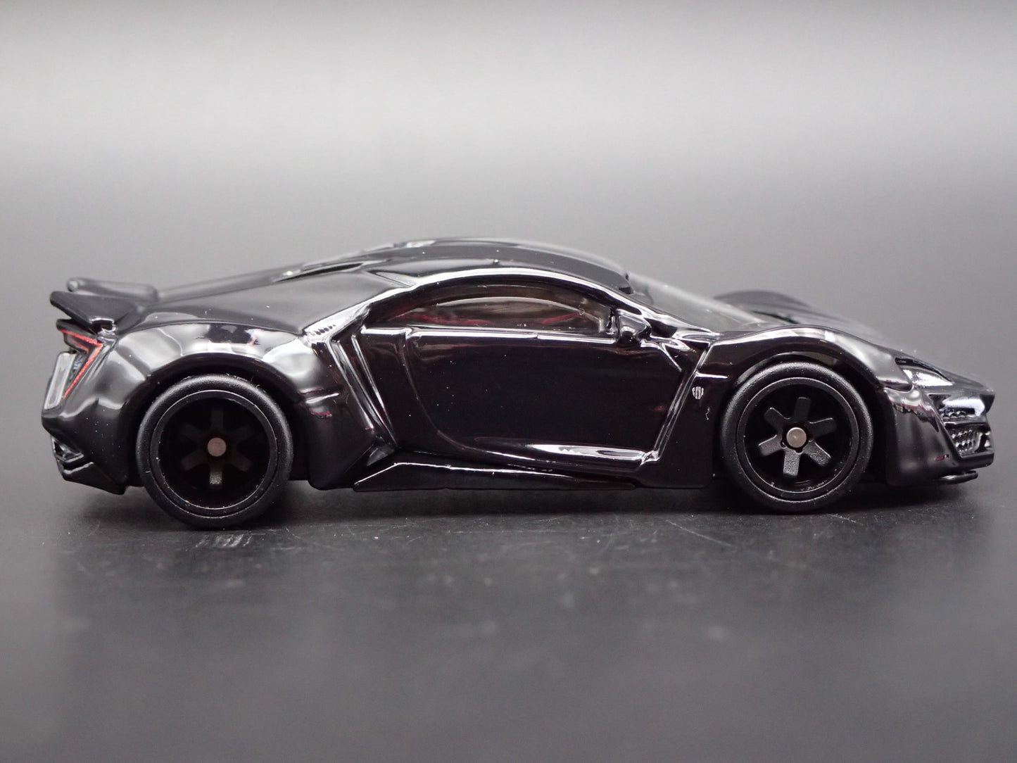 2014-2018 W MOTORS LYKAN HYPERSPORT SUPER CAR BLACK 1:64 SCALE DIECAST MODEL CAR