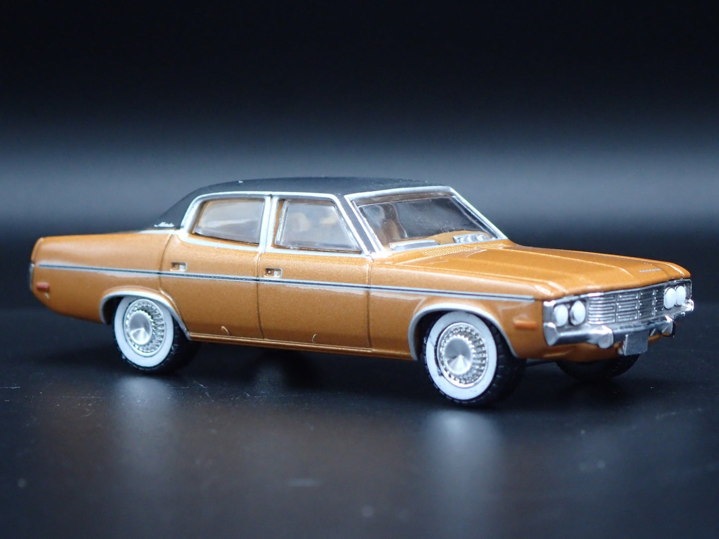 1973 73 AMC MATADOR FOUR 4 DOOR BROWN RARE 1:64 SCALE DIORAMA DIECAST MODEL CAR