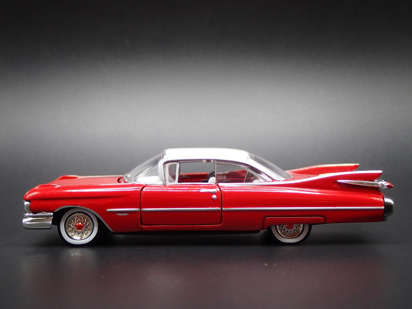 1959 59 CADILLAC SERIES 62 RED 1:64 SCALE COLLECTIBLE DIORAMA DIECAST MODEL CAR