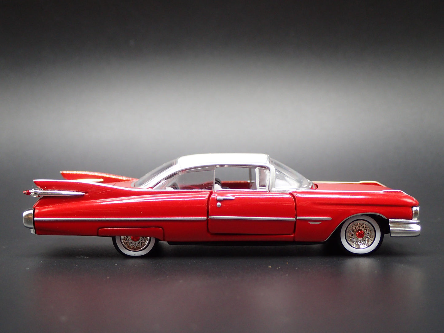 1959 59 CADILLAC SERIES 62 RED 1:64 SCALE COLLECTIBLE DIORAMA DIECAST MODEL CAR