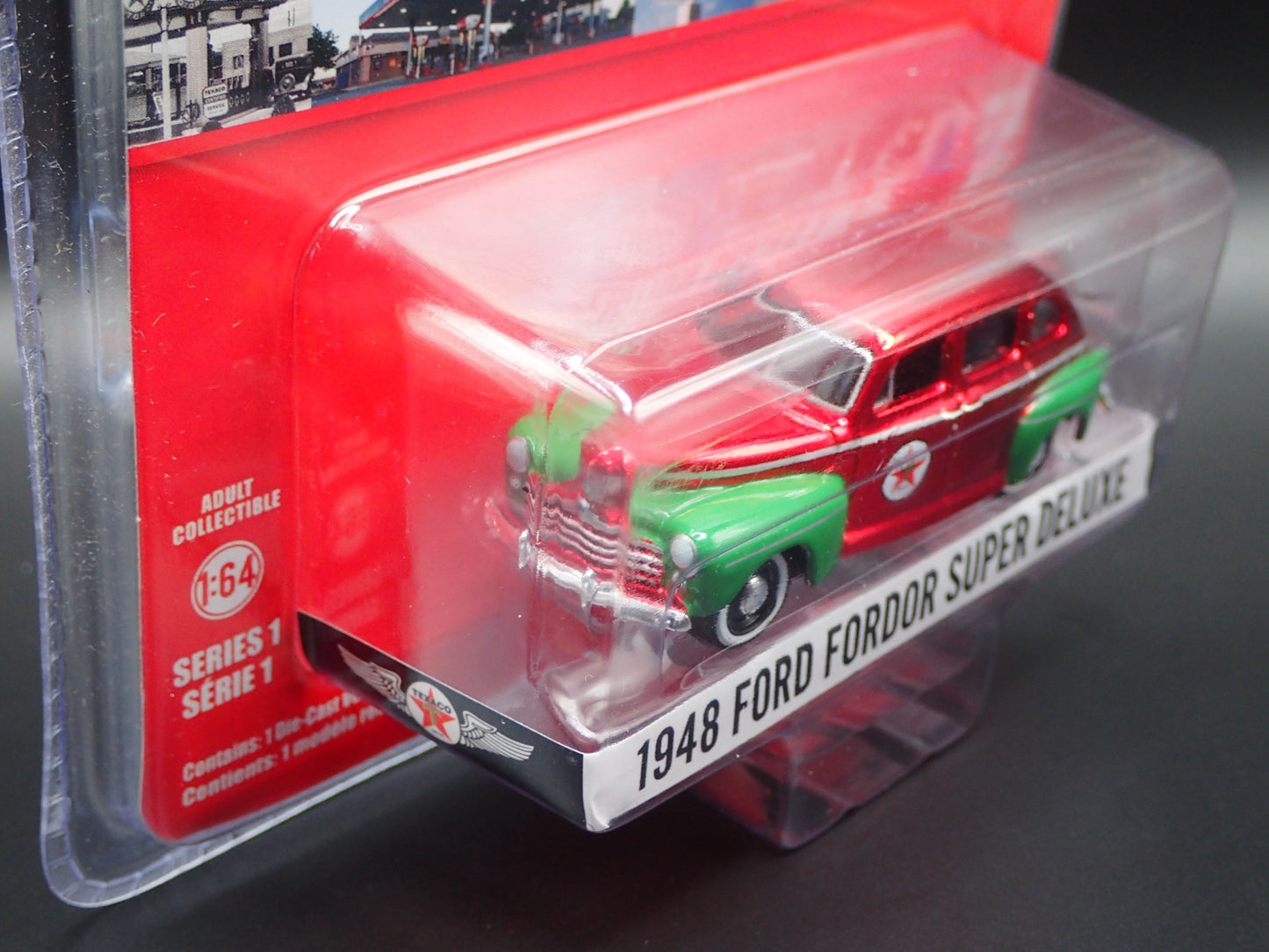 2025 GREENLIGHT RED GREEN MACHINE 1948 FORD FORDOR SUPER DELUXE TEXACO SERIES 1