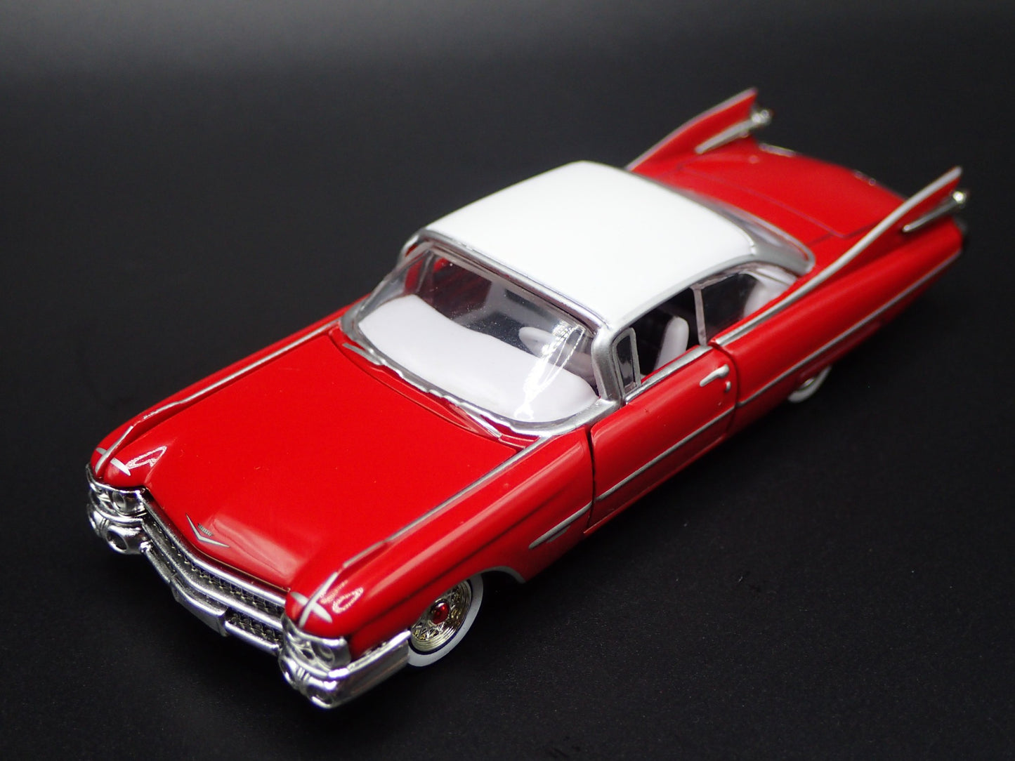 1959 59 CADILLAC SERIES 62 RED 1:64 SCALE COLLECTIBLE DIORAMA DIECAST MODEL CAR