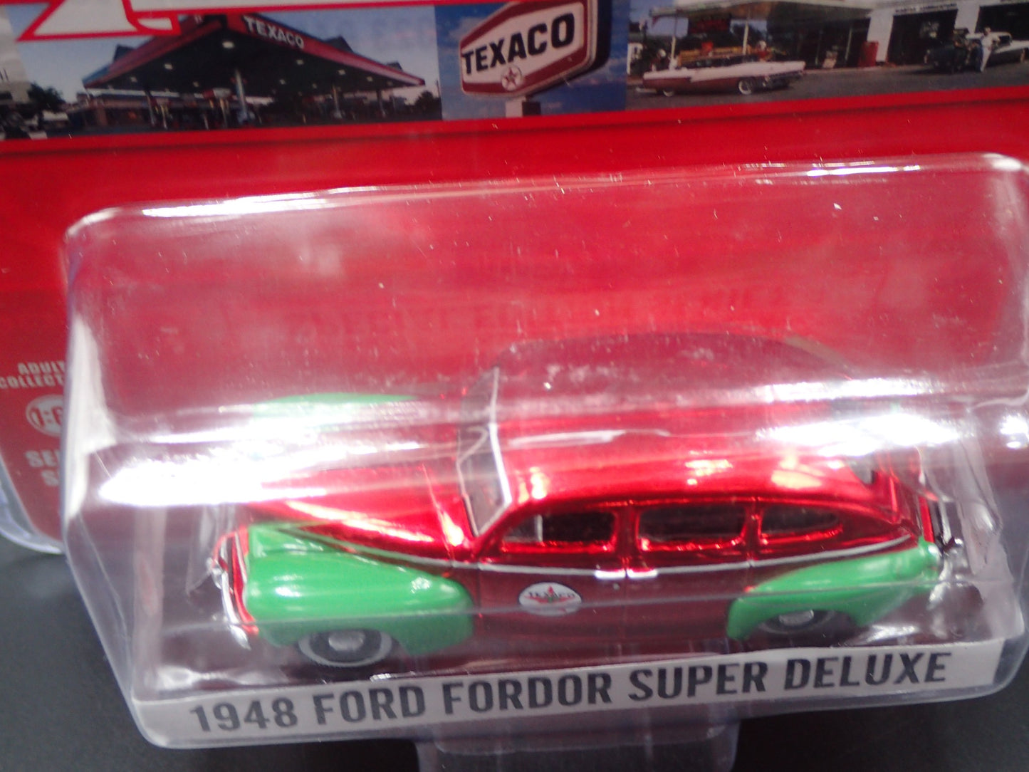 2025 GREENLIGHT RED GREEN MACHINE 1948 FORD FORDOR SUPER DELUXE TEXACO SERIES 1