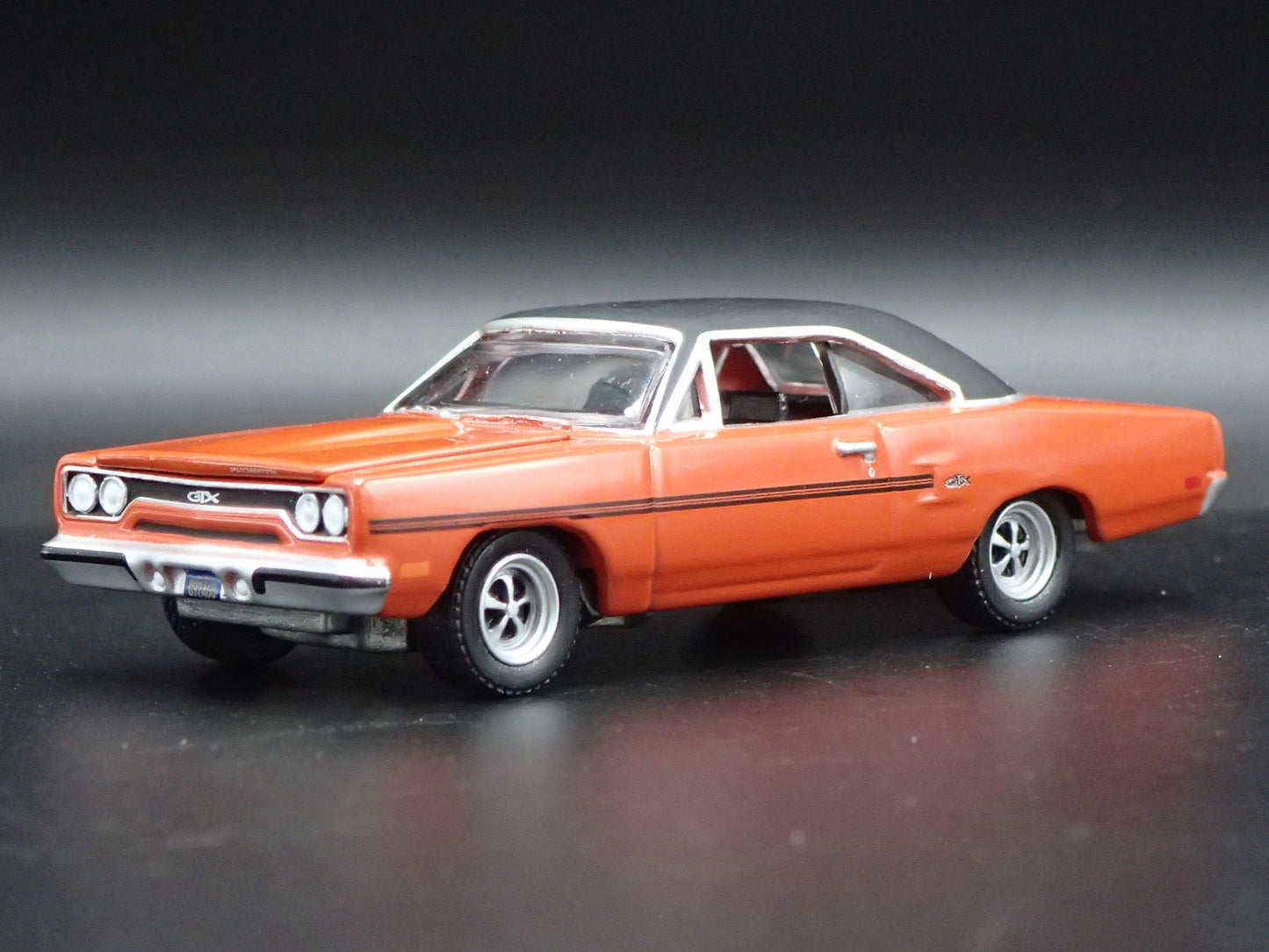 1970 70 PLYMOUTH GTX ORANGE 1/64 SCALE COLLECTIBLE DIORAMA DIECAST MODEL CAR