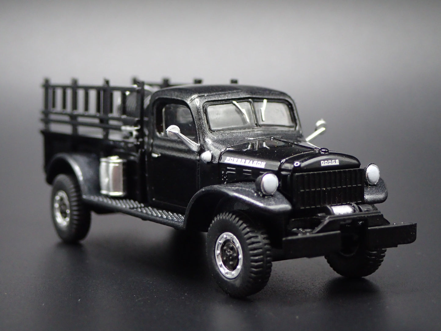 1946 46 DODGE POWER WAGON FIRE TRUCK BLACK 1:64 SCALE DIORAMA DIECAST MODEL CAR
