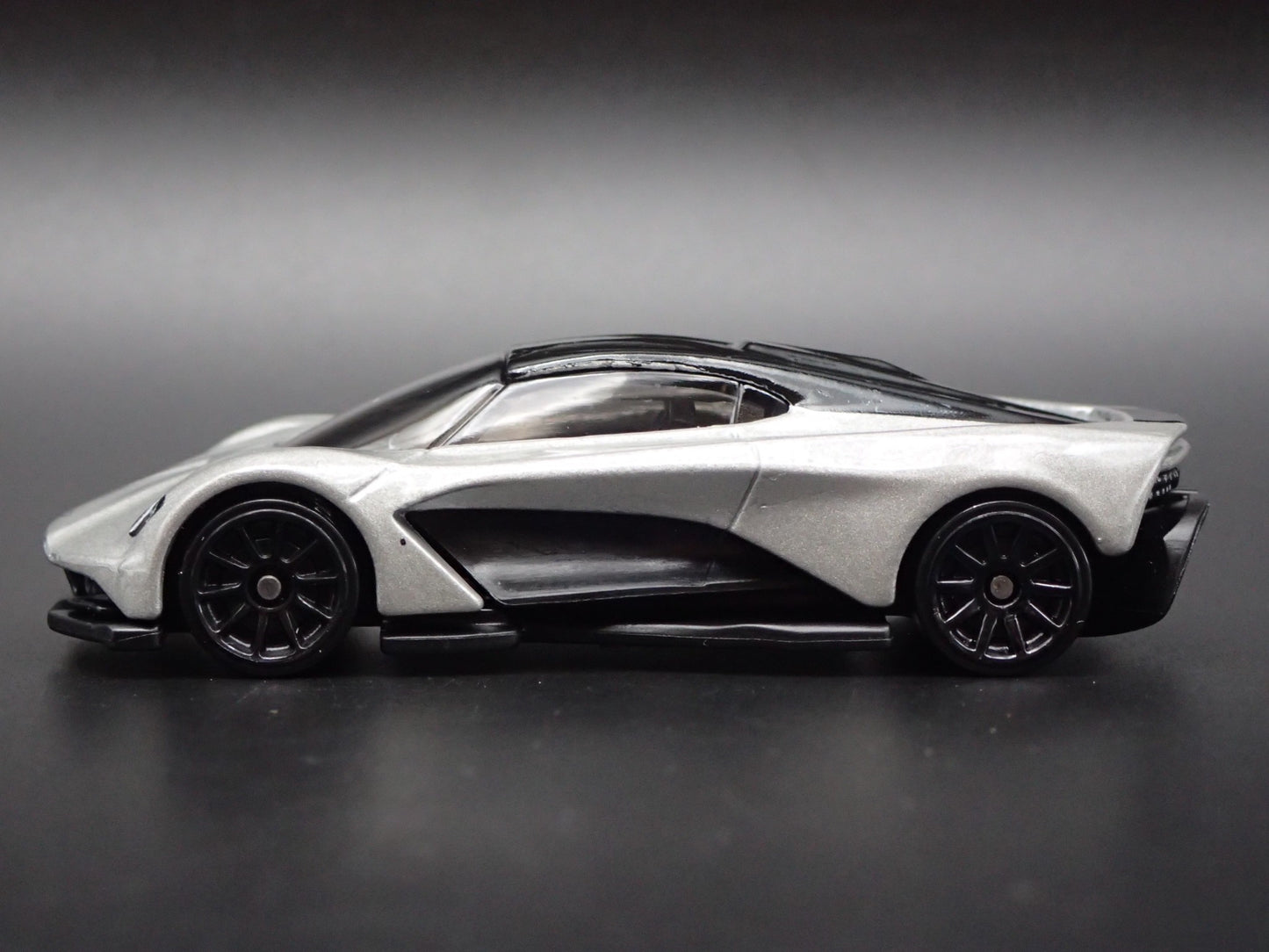 2019 19 ASTON MARTIN VALHALLA CONCEPT PROTOTYPE 1/64 SCALE DIECAST MODEL CAR
