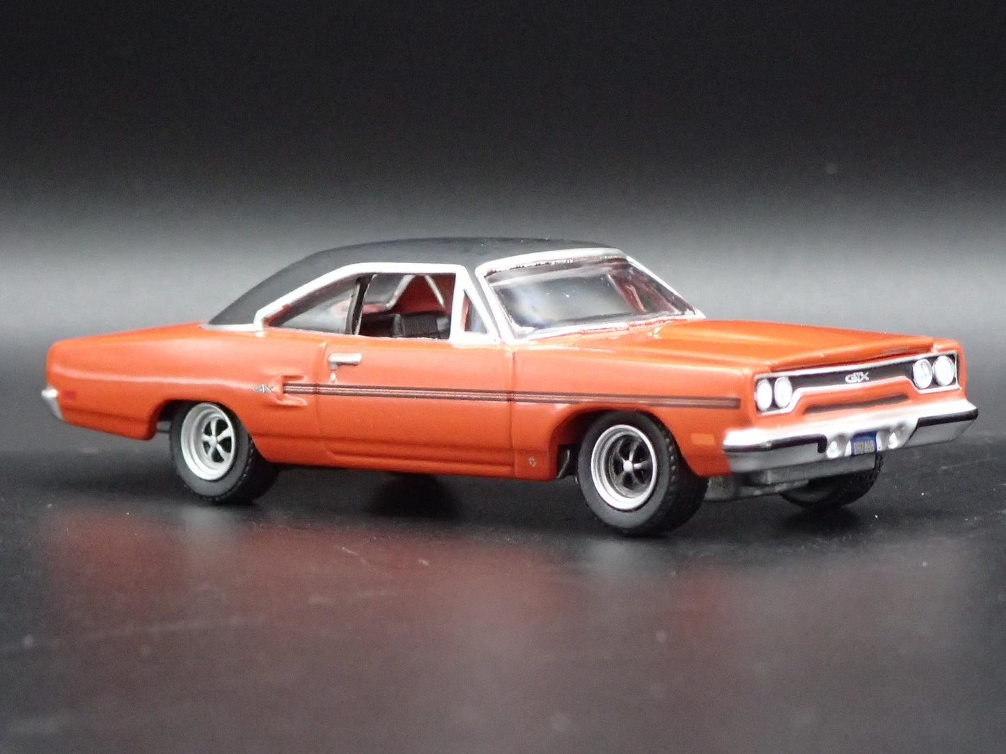 1970 70 PLYMOUTH GTX ORANGE 1/64 SCALE COLLECTIBLE DIORAMA DIECAST MODEL CAR