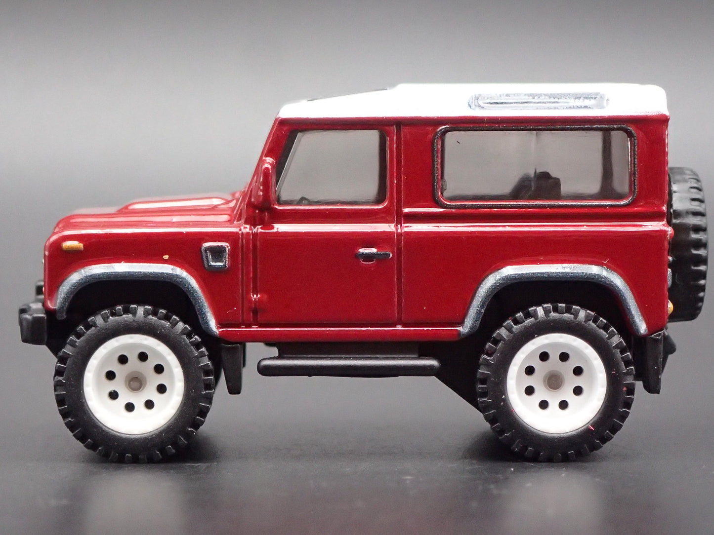 1984-1990 LAND ROVER DEFENDER 90 RED 1/64 SCALE COLLECTIBLE DIECAST MODEL CAR