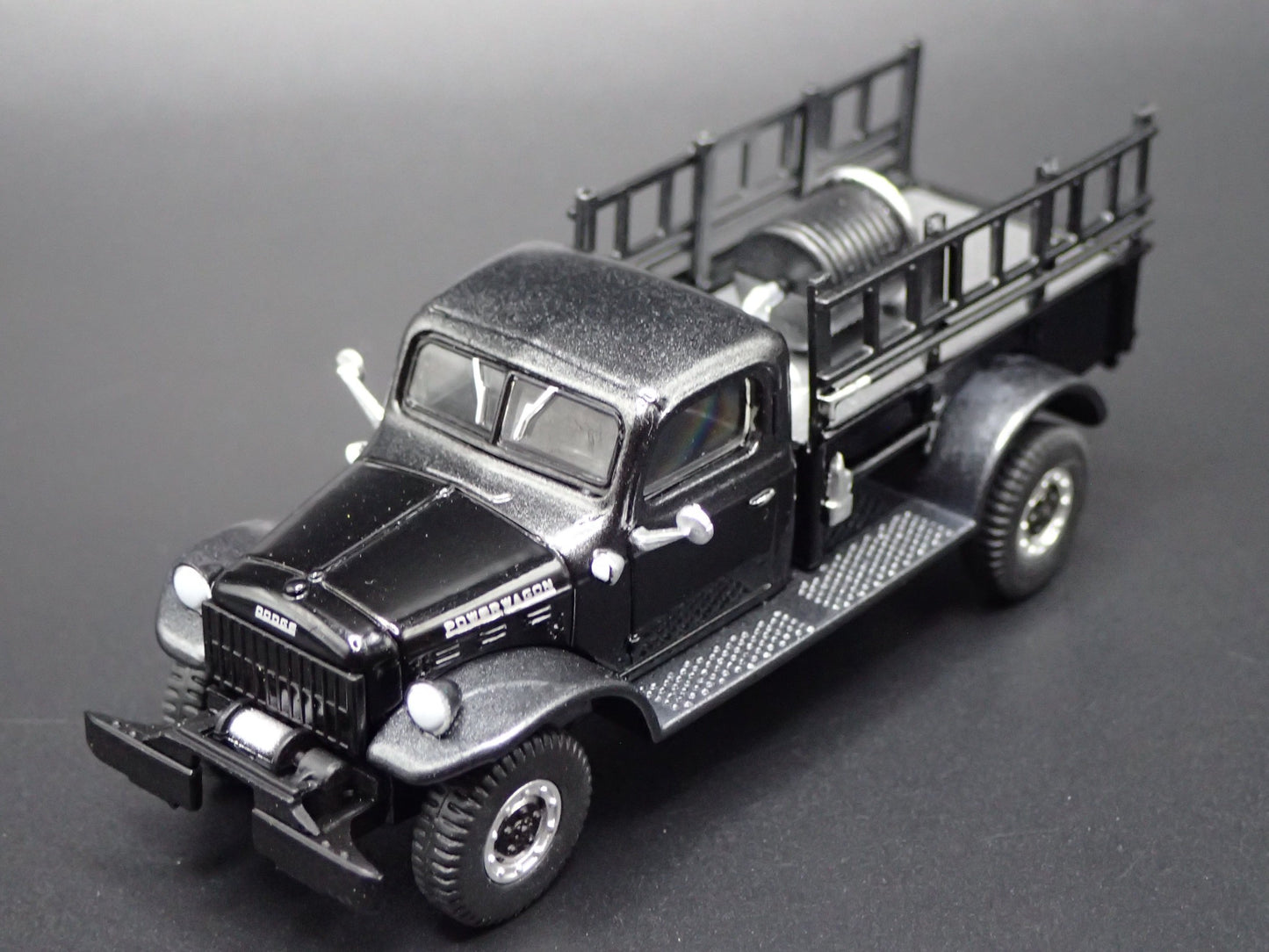 1946 46 DODGE POWER WAGON FIRE TRUCK BLACK 1:64 SCALE DIORAMA DIECAST MODEL CAR