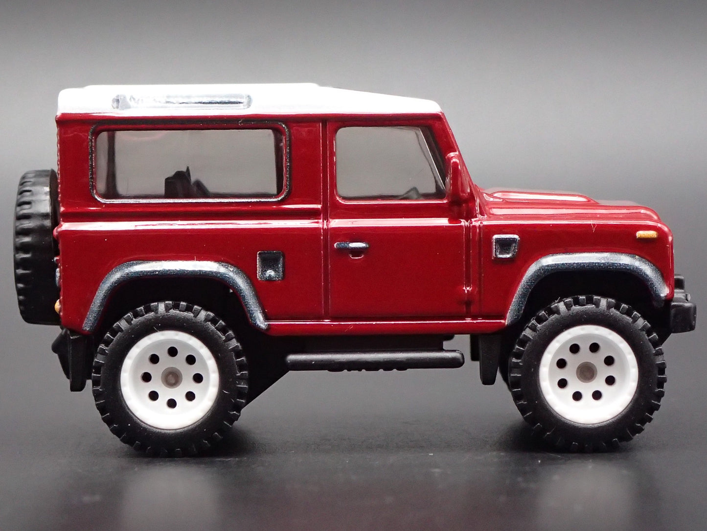 1984-1990 LAND ROVER DEFENDER 90 RED 1/64 SCALE COLLECTIBLE DIECAST MODEL CAR