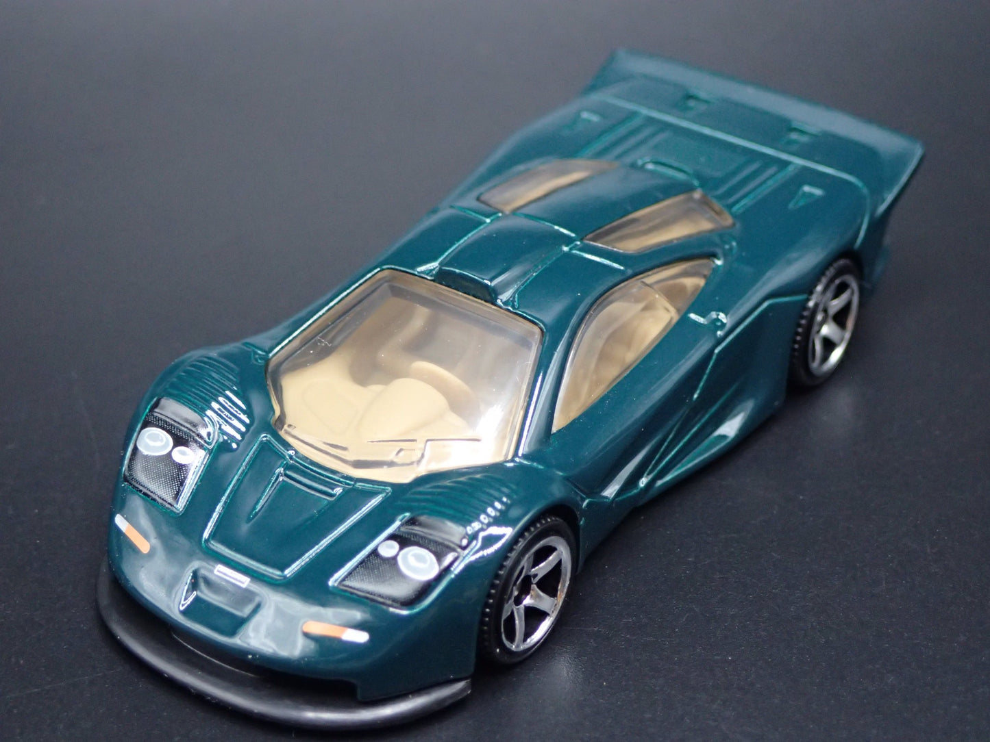 1997 97 MCLAREN F1 SUPER CAR GREEN 1:64 SCALE COLLECTIBLE DIECAST MODEL CAR