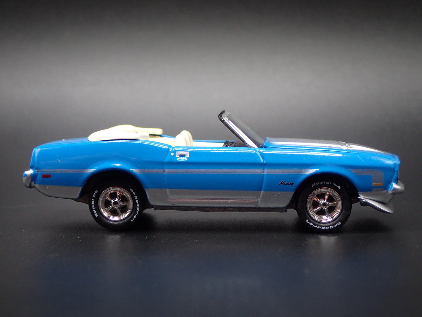 1972 72 FORD MUSTANG CONVERTIBLE BLUE 1/64 SCALE DIORAMA DIECAST MODEL CAR