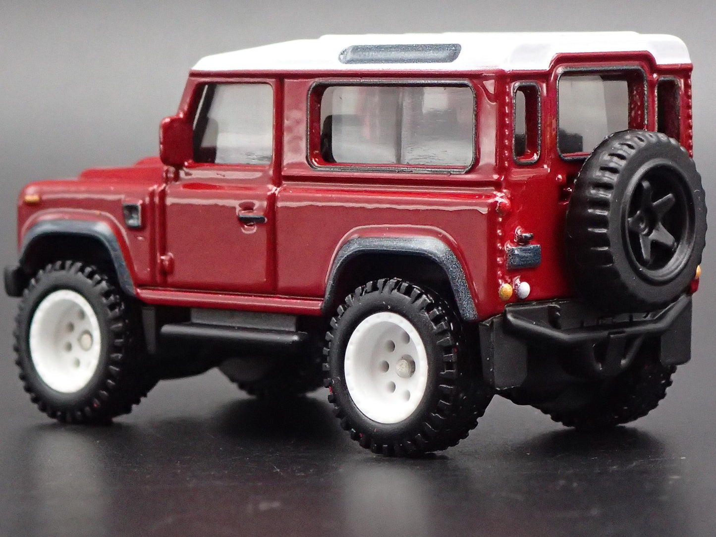 1984-1990 LAND ROVER DEFENDER 90 RED 1/64 SCALE COLLECTIBLE DIECAST MODEL CAR