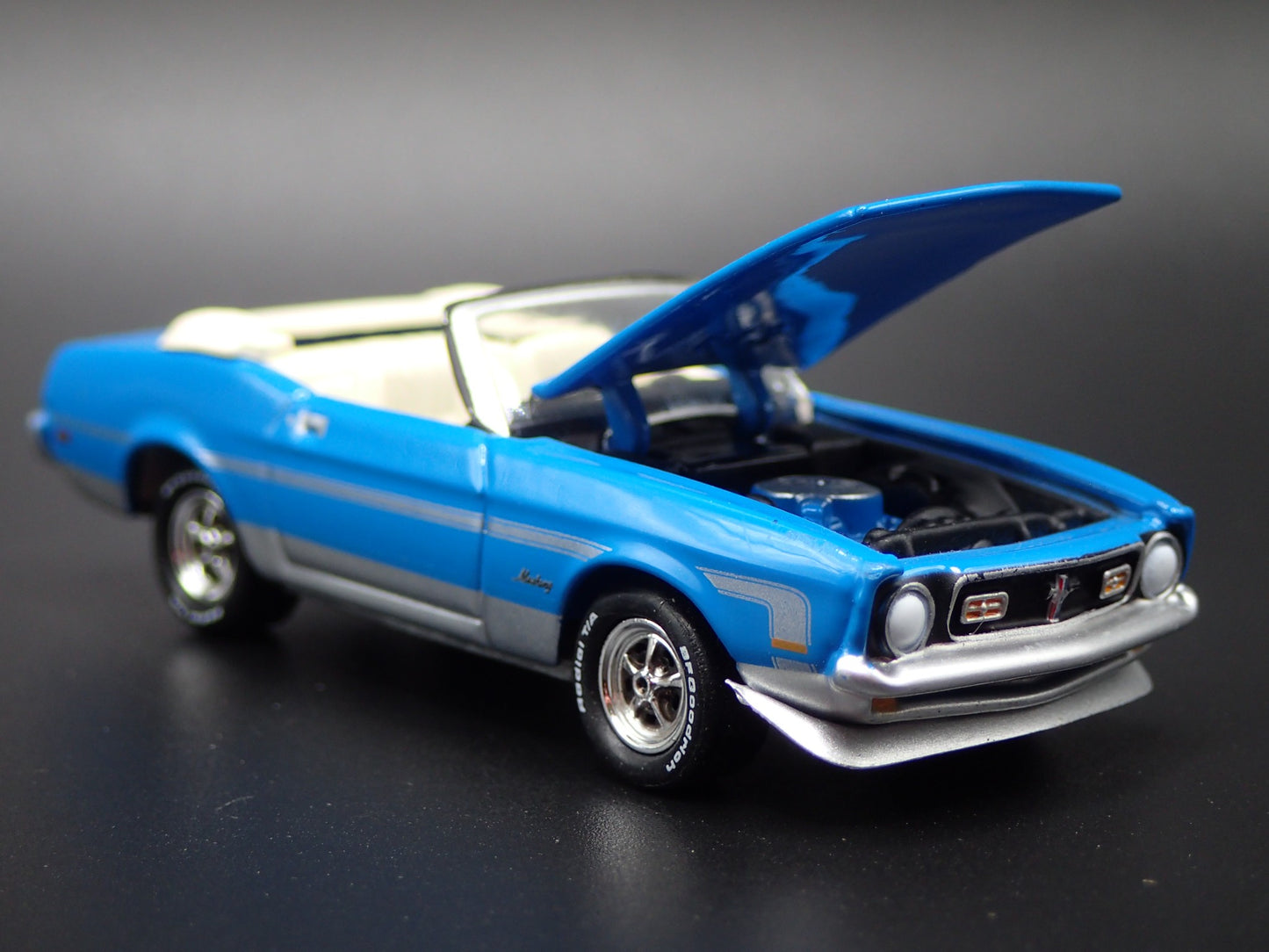 1972 72 FORD MUSTANG CONVERTIBLE BLUE 1/64 SCALE DIORAMA DIECAST MODEL CAR