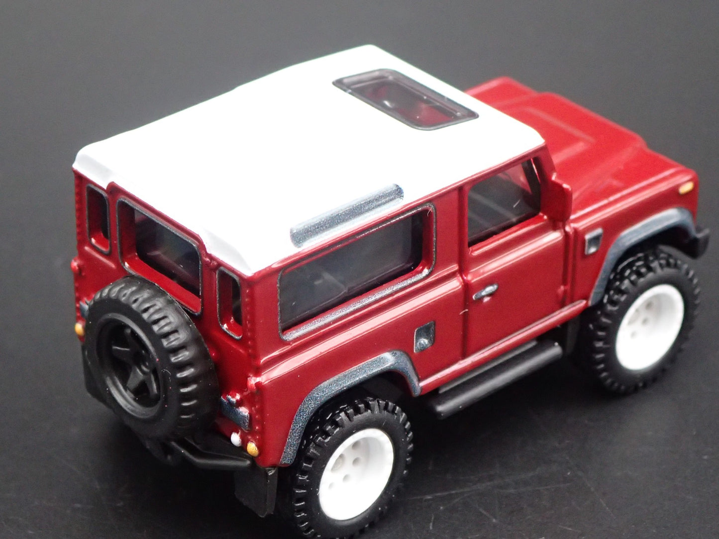 1984-1990 LAND ROVER DEFENDER 90 RED 1/64 SCALE COLLECTIBLE DIECAST MODEL CAR