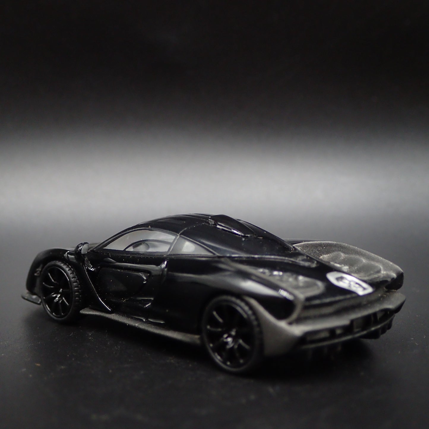 2018-2025 MCLAREN SENNA WINGLESS SUPERCAR 1:64 SCALE DIORAMA DIECAST MODEL CAR