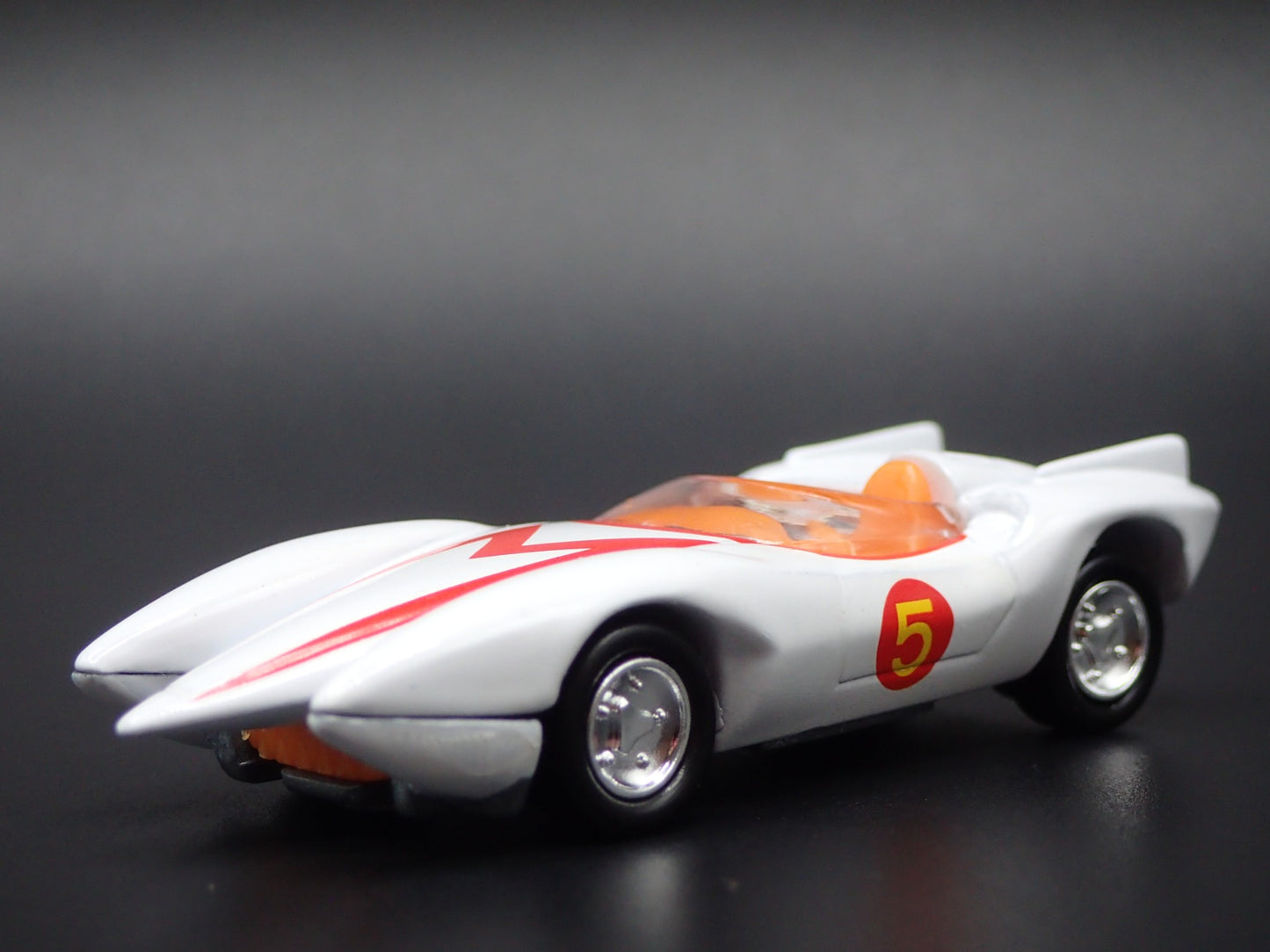 SPEED RACER MACH 5 FIVE WHITE 1/64 SCALE COLLECTIBLE DIORAMA DIECAST MODEL CAR