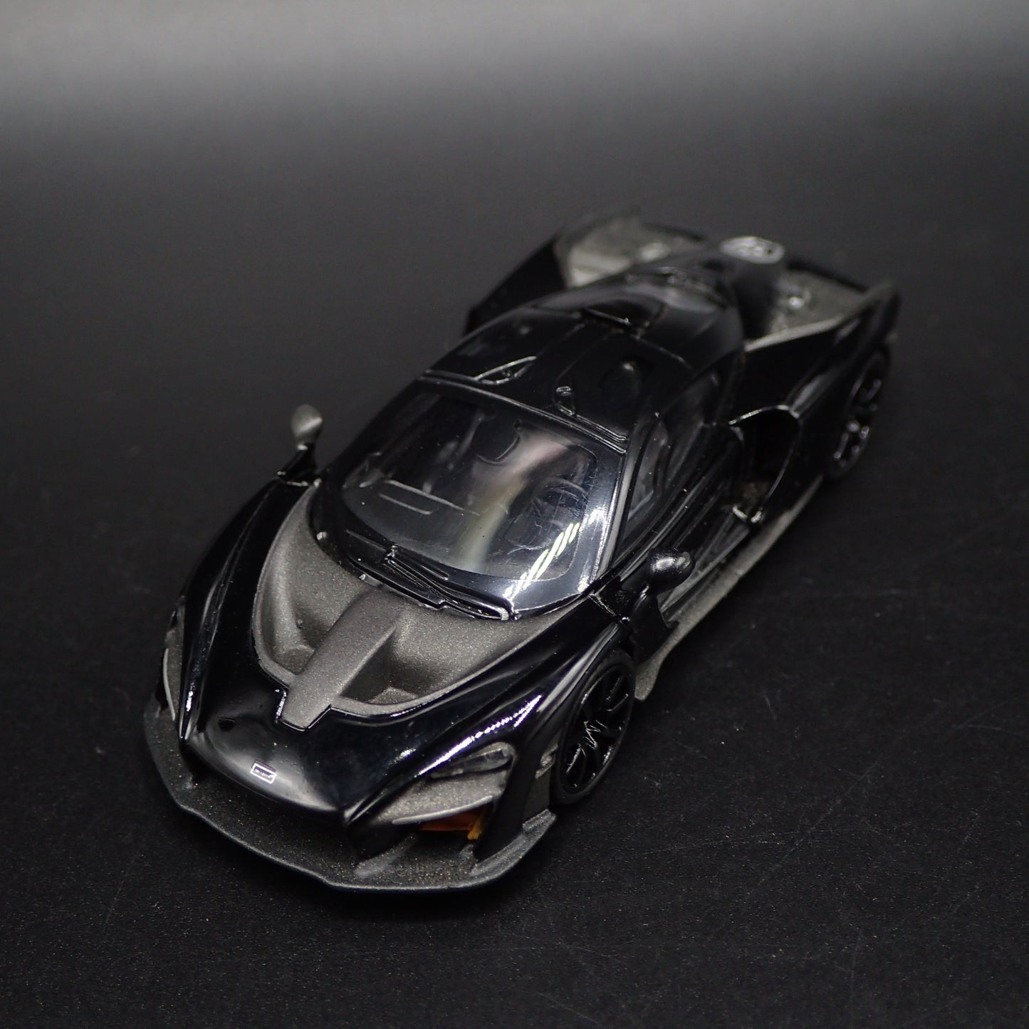 2018-2025 MCLAREN SENNA WINGLESS SUPERCAR 1:64 SCALE DIORAMA DIECAST MODEL CAR