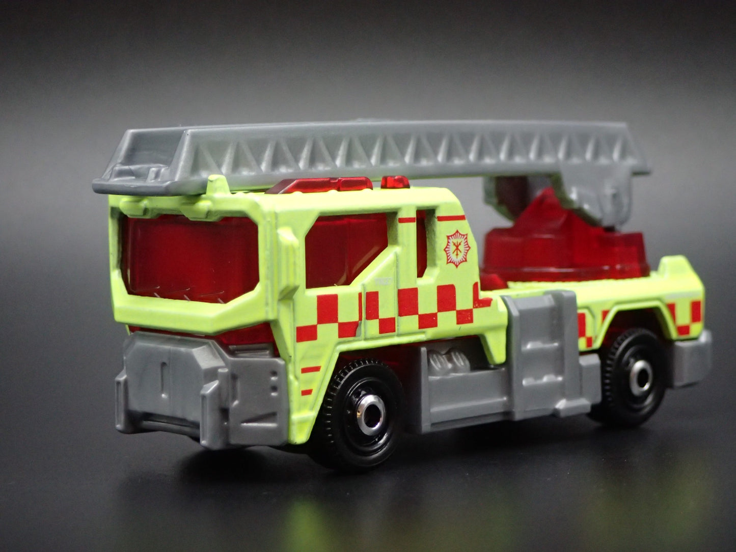 MODERN FIRE TRUCK LADDER TRUCK GREEN 1:64 MB SCALE COLLECTIBLEDIECAST MODEL CAR
