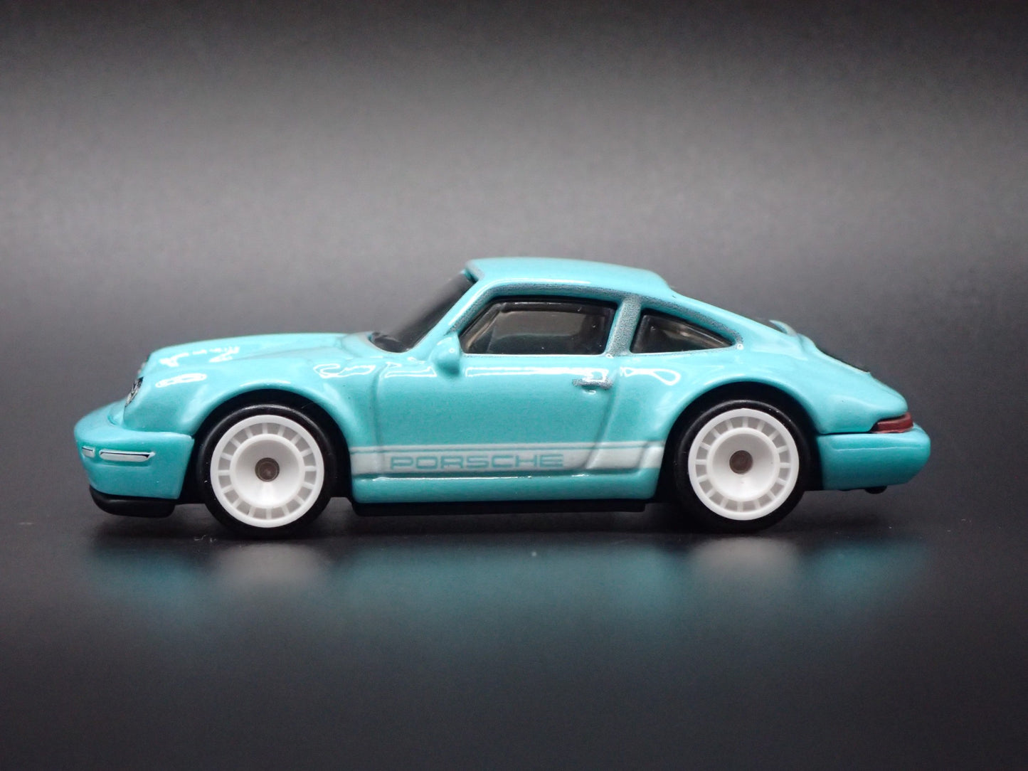 1989-1994 PORSCHE 964 BLUE 1:64 SCALE COLLECTIBLE DIORAMA DIECAST MODEL CAR